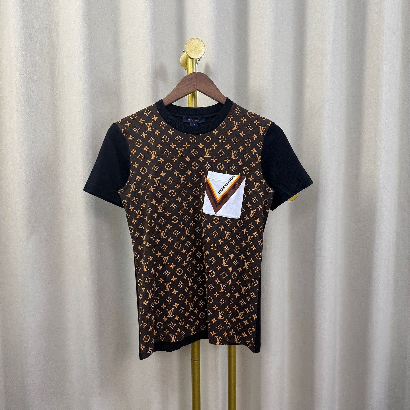 Louis Vuitton Louis Vuitton Monogram Pocket T-Shirt Size S Size S / US 4 / IT 40 - 1 Thumbnail