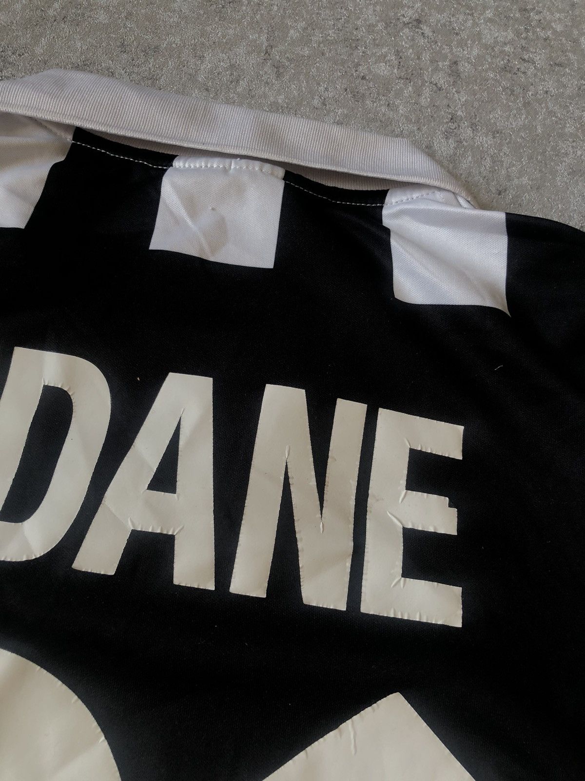 Vintage VINTAGE JUVENTUS #21 ZIDANE CHAMPIONS LEAGUE JERSEY Size US S / EU 44-46 / 1 - 8 Thumbnail