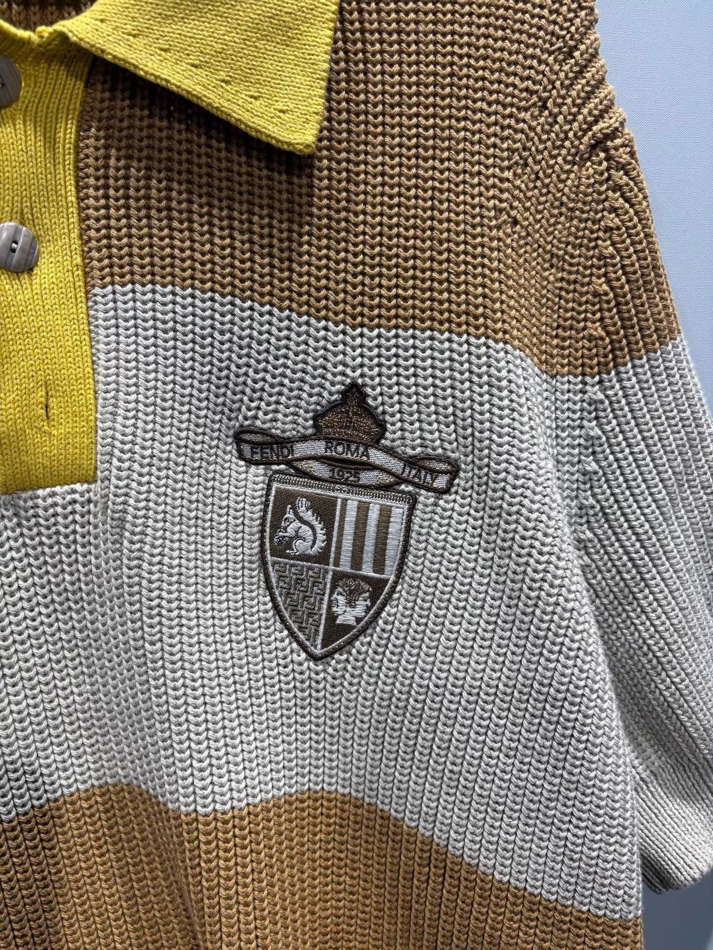 Fendi Fendi Badge Stripe Piqué Short-Sleeve Polo Shirt K36 Size US L / EU 52-54 / 3 - 4 Thumbnail