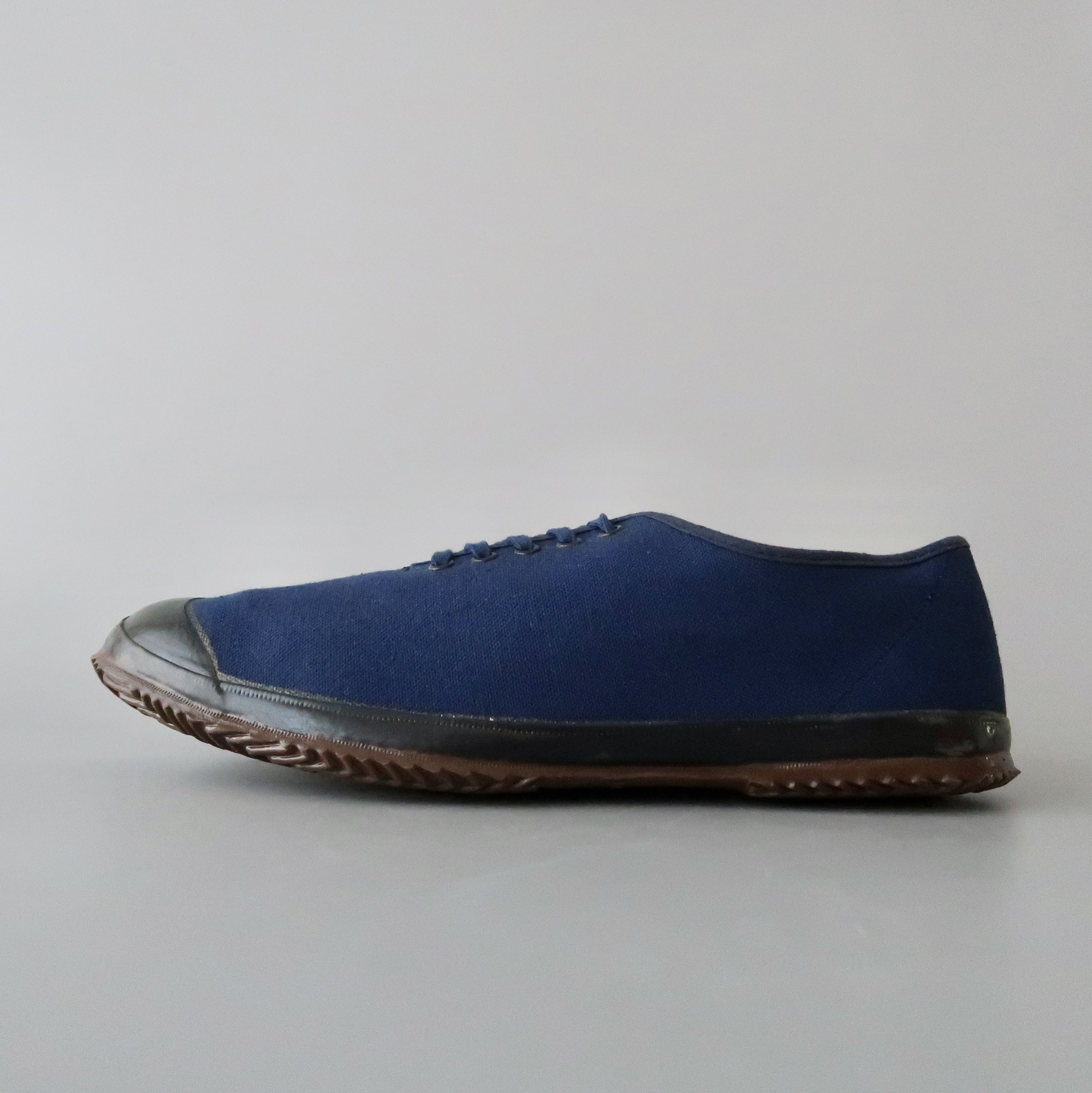 Tretorn DEADSTOCK, VTG 1940s Swedish Army gym trainers by TRETORN Size US 10.5 / EU 43-44 - 2 Thumbnail