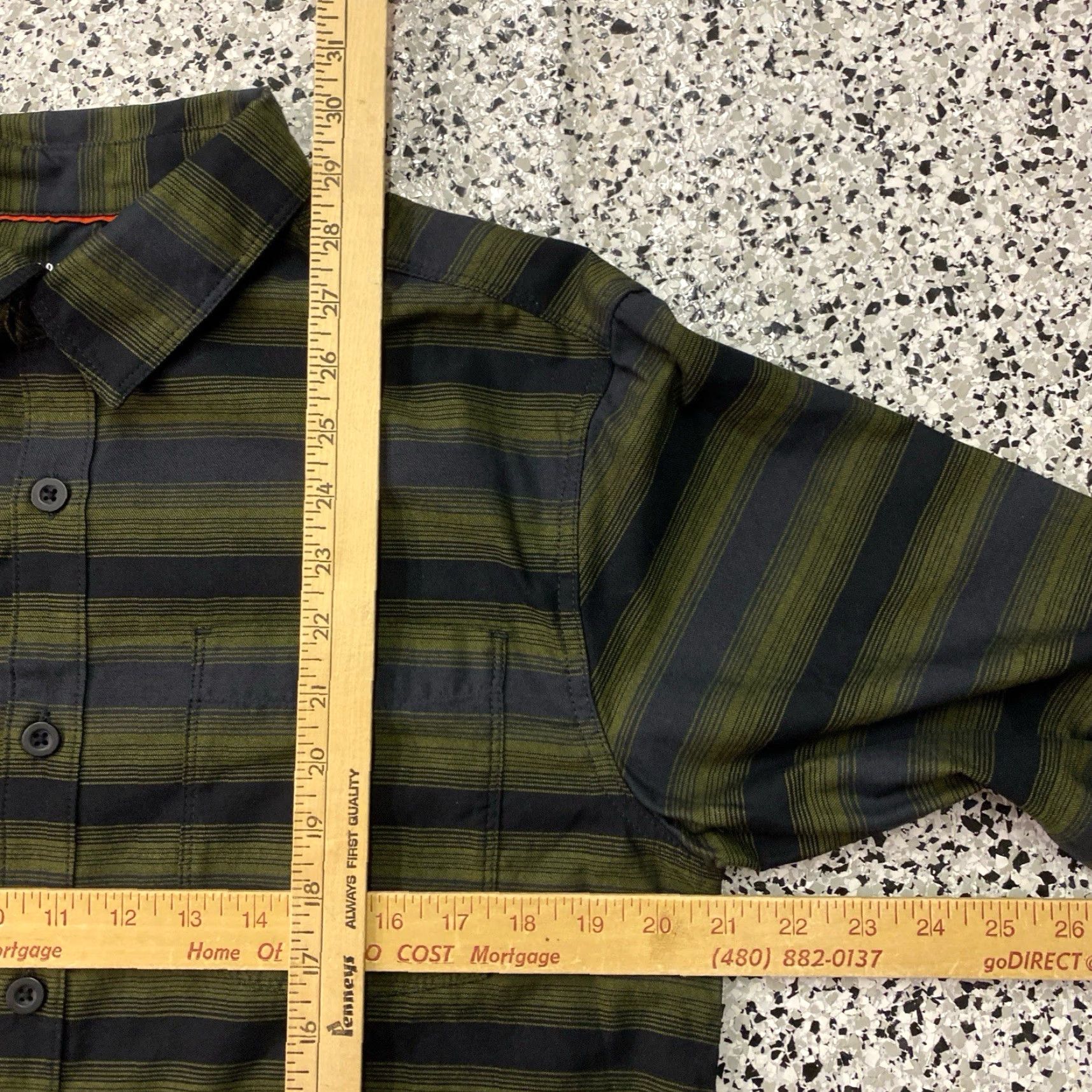 Mountain Hardwear Mountain Hardwear Shirt Mens Medium Green Striped Hiking Trail Commute Office Size US M / EU 48-50 / 2 - 3 Thumbnail