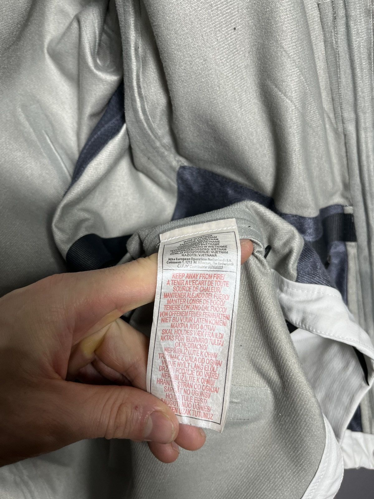 Vintage 00s NIKE ACG Women's RECCO Ski Jacket Gore-Tex White Size L / US 10 / IT 46 - 21 Thumbnail
