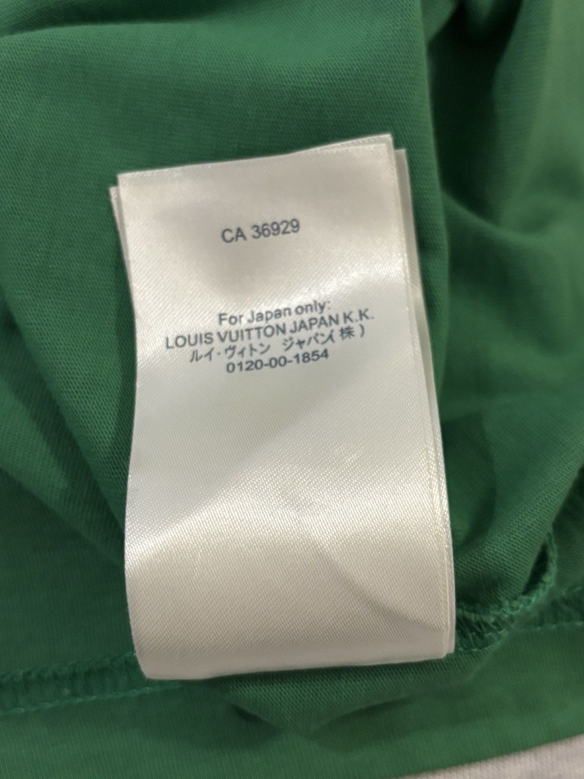 Louis Vuitton Louis Vuitton debossed green Tee Shirt Size Large Size US L / EU 52-54 / 3 - 11 Thumbnail