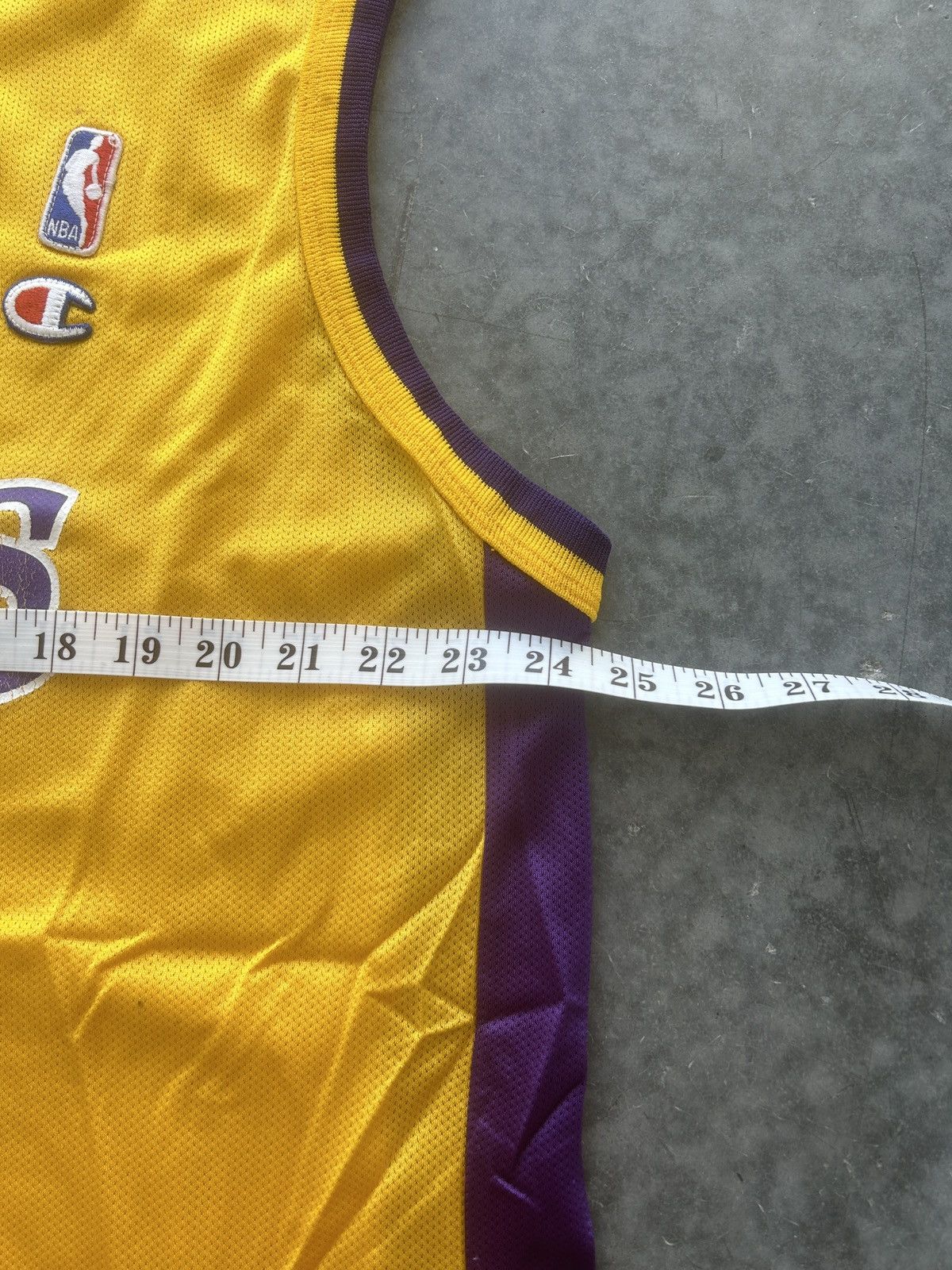 Champion × NBA × Vintage Vintage 90s Champion Lakers Shaquille O’Neal Jersey #34 Size US L / EU 52-54 / 3 - 11 Thumbnail