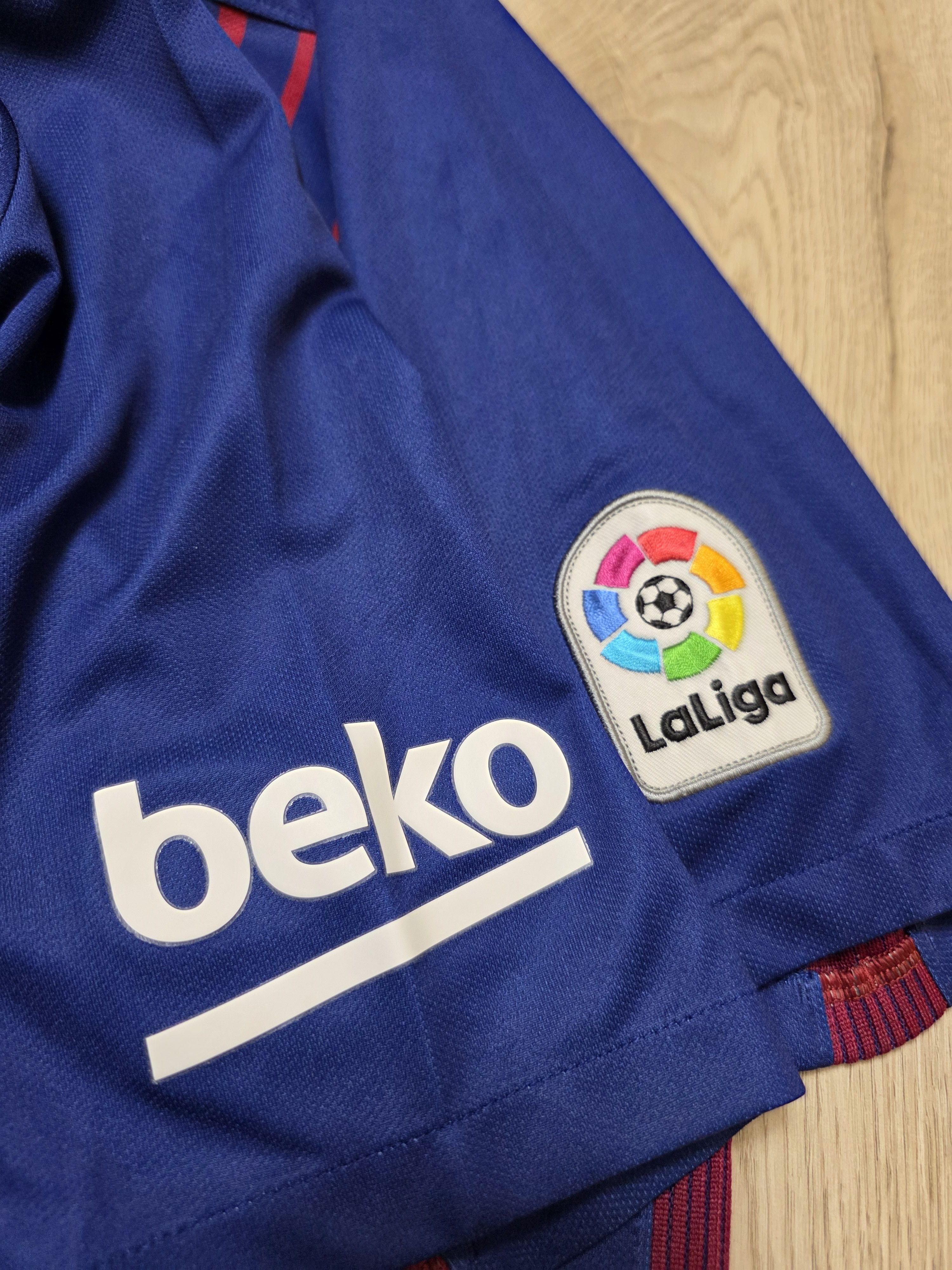 Nike BARCELONA 2016 2017 HOME SUAREZ FOOTBALL SHIRT SOCCER JERSEY Size US M / EU 48-50 / 2 - 7 Thumbnail
