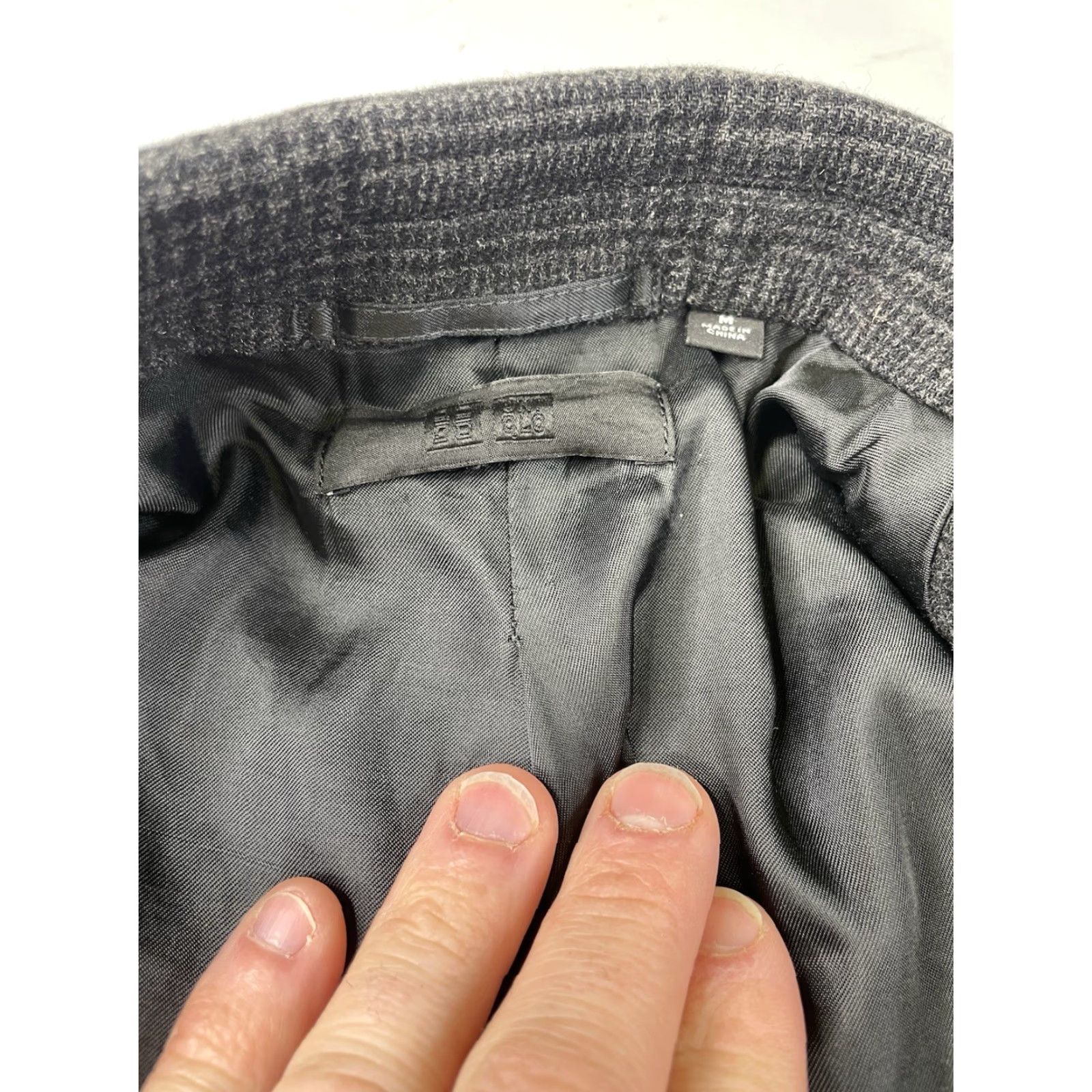 Uniqlo Uniqlo Wool Cashmere Overcoat Mens M Dark Gray Plaid Long Coat Regular Jacket Women? No, Men. Size US M / EU 48-50 / 2 - 3 Thumbnail