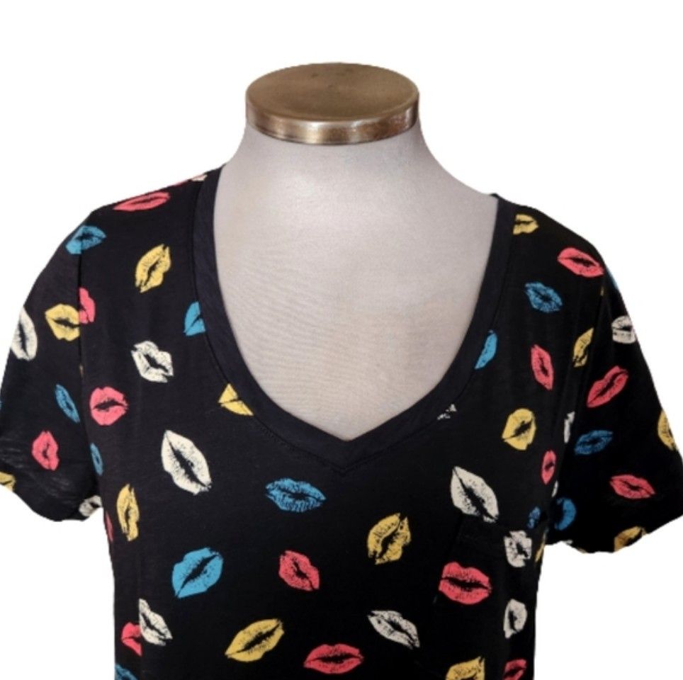 Torrid TORRID ☆ MUTI-COLOR KISSES ☆ CLASSIC SLUB TEE ☆ 3x ☆ NWOT Size 3XL / US 20-22 - 2 Thumbnail
