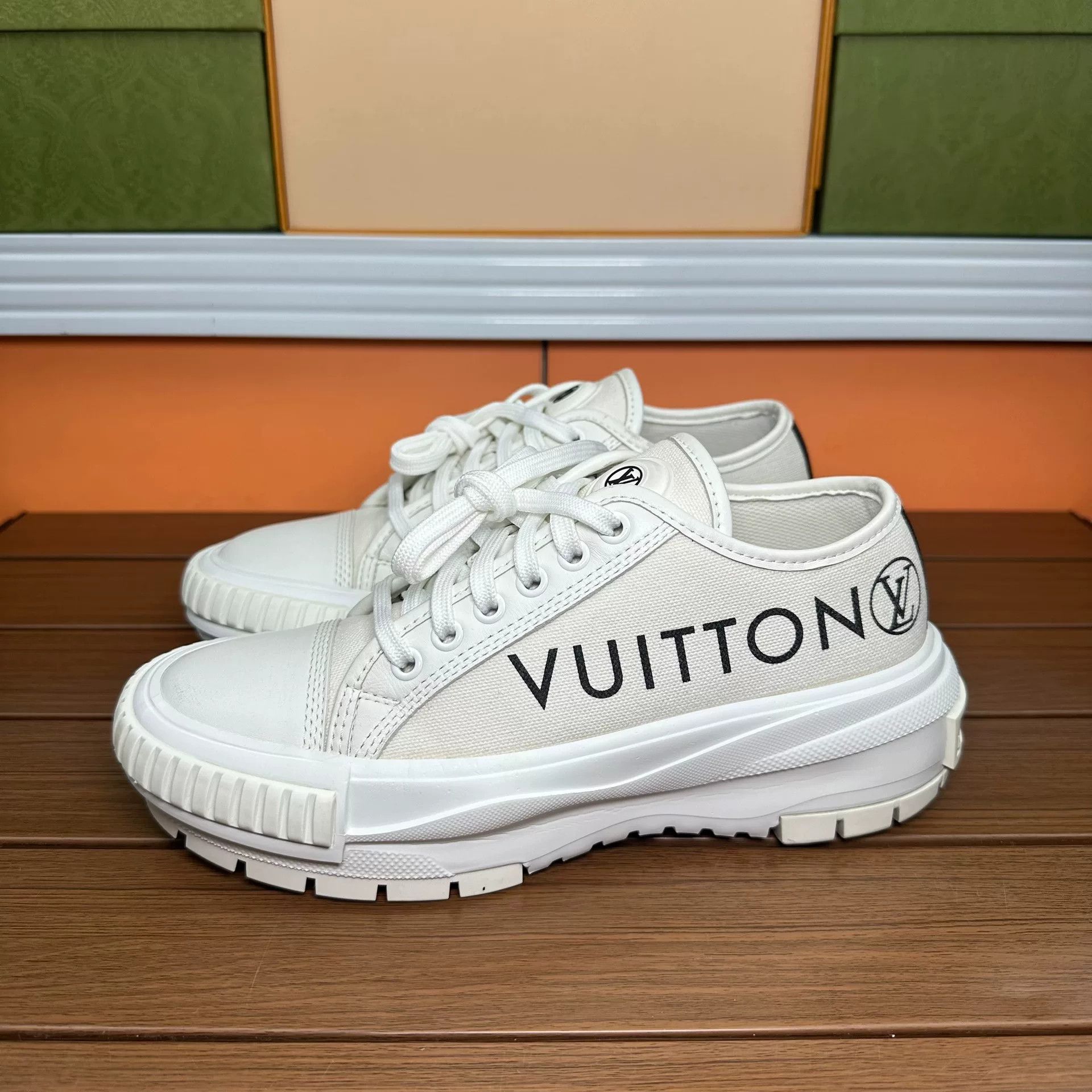 Louis Vuitton Louis Vuitton Casual White Lowtop Sneakers it_36 Women Size US 6 / IT 36 - 1 Thumbnail