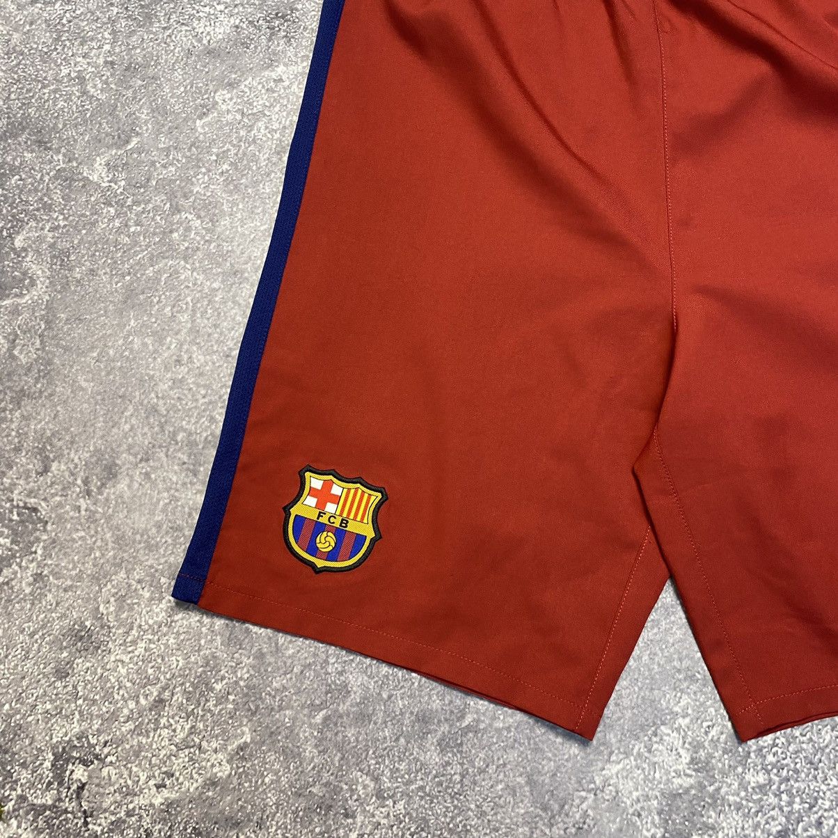 Nike Vintage Nike FC Barcelona Small Logo New football shorts Size US 30 / EU 46 - 3 Thumbnail