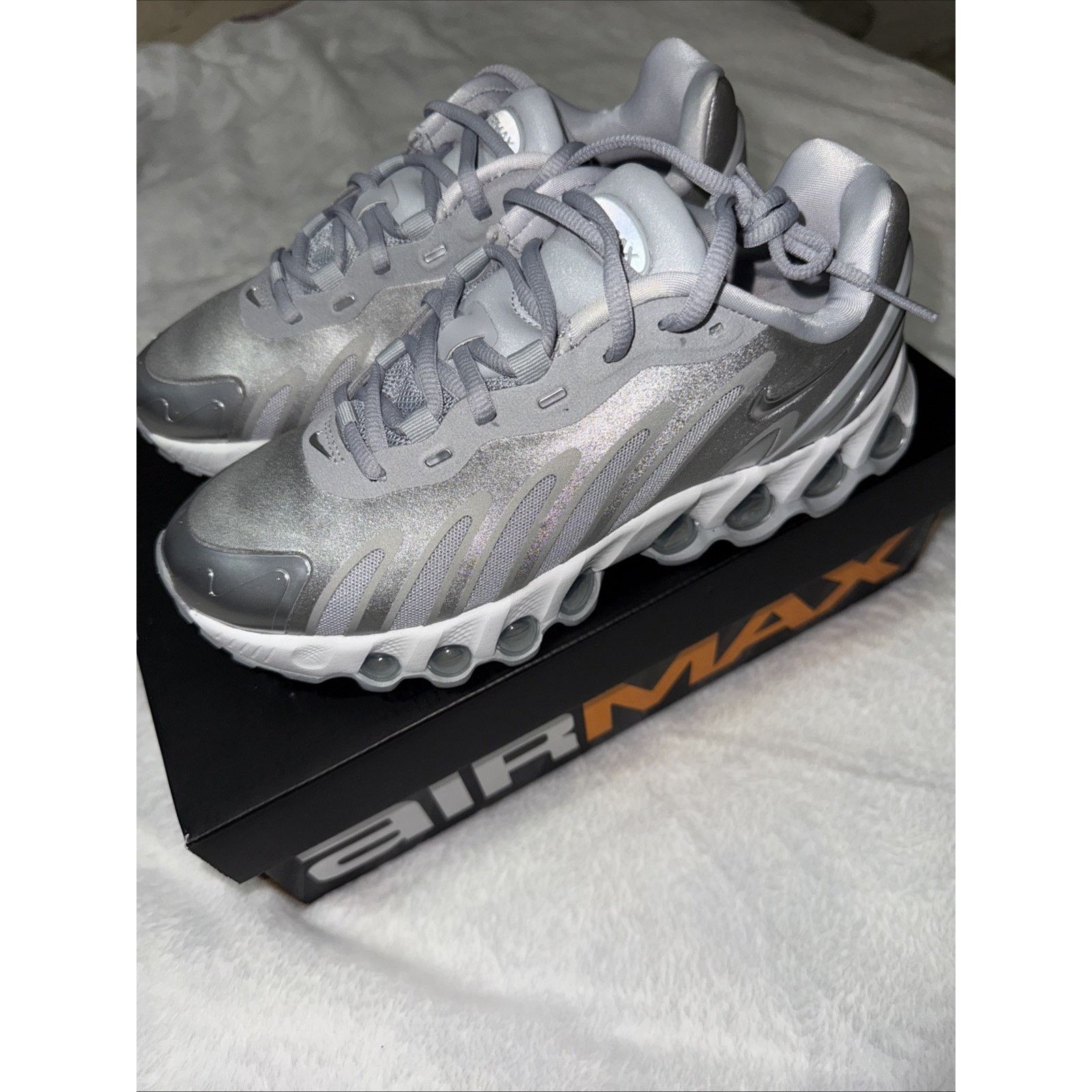 Nike Nike AirMax GN8 Size 5y (GS) Wolf grey/Metallic Silver Size US 5 / EU 37 - 2 Thumbnail