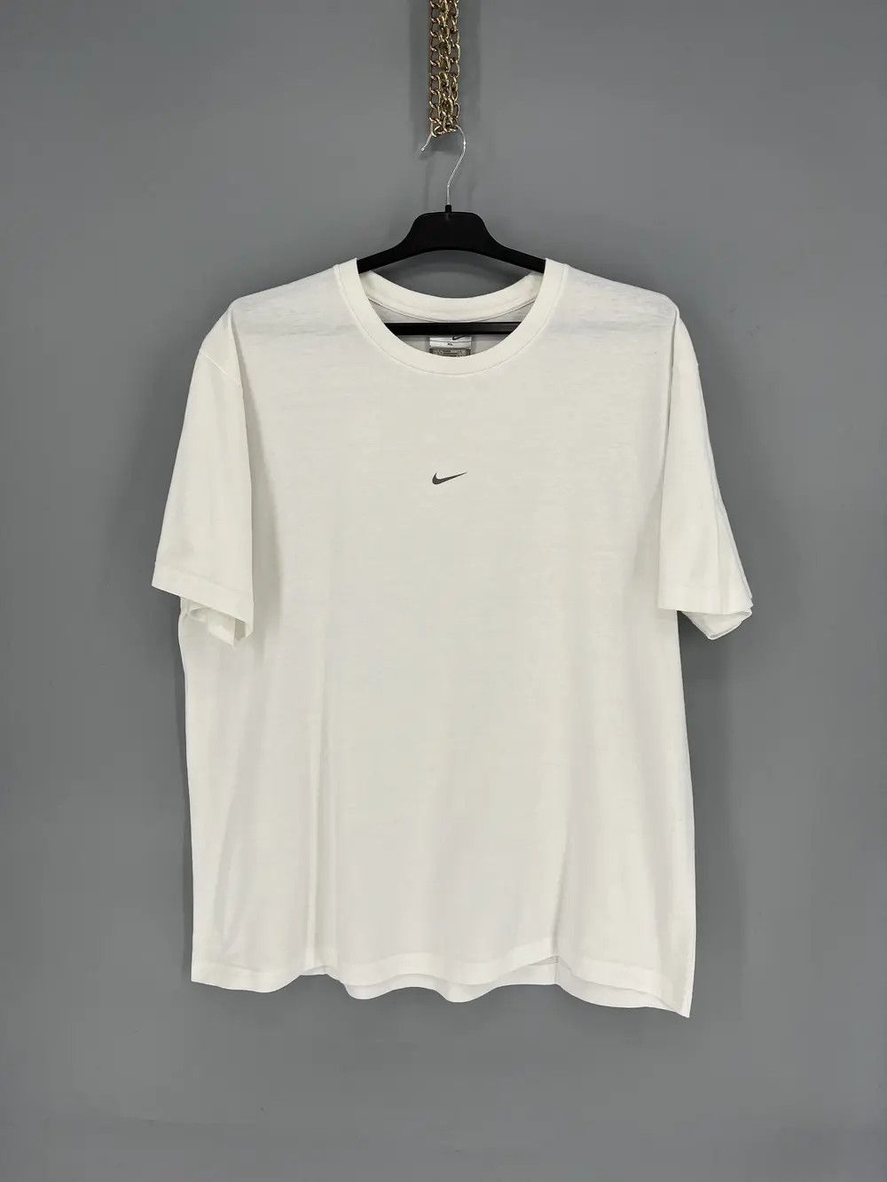 Nike NIKE UPTEMPO Vintage 00s Tshirt Tee Swoosh Center Logo White Size US M / EU 48-50 / 2 - 1 Thumbnail