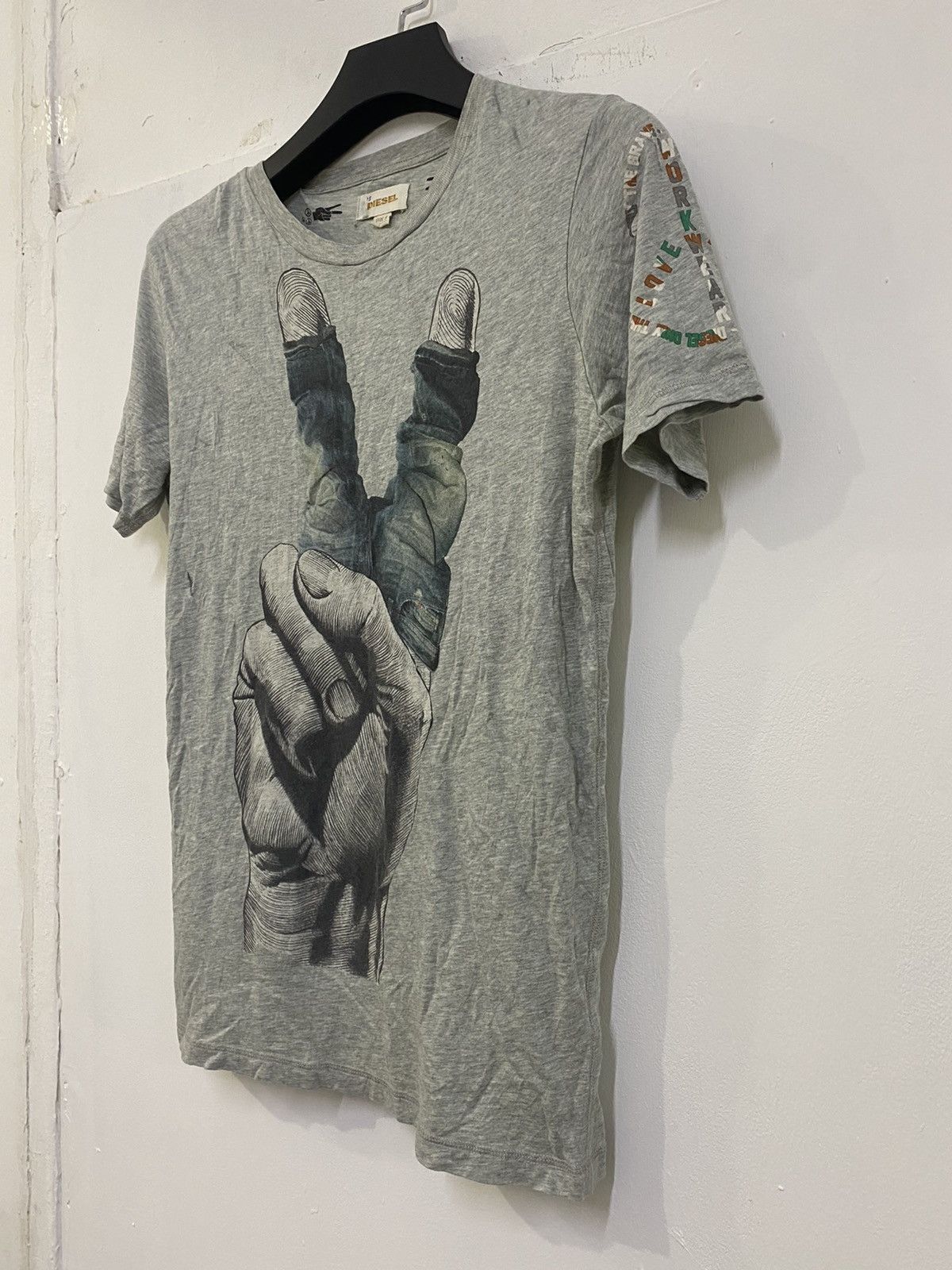 Diesel 💥VINTAGE DIESEL FINGER PEACE SIGN BIG PRINT WEARING A JEANS Size US S / EU 44-46 / 1 - 3 Thumbnail