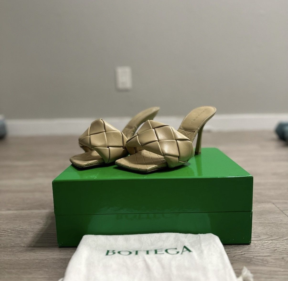 Bottega Veneta Bottega Veneta Lido Intrecciato Weave Slide Heels Size US 7 / IT 37 - 1 Thumbnail