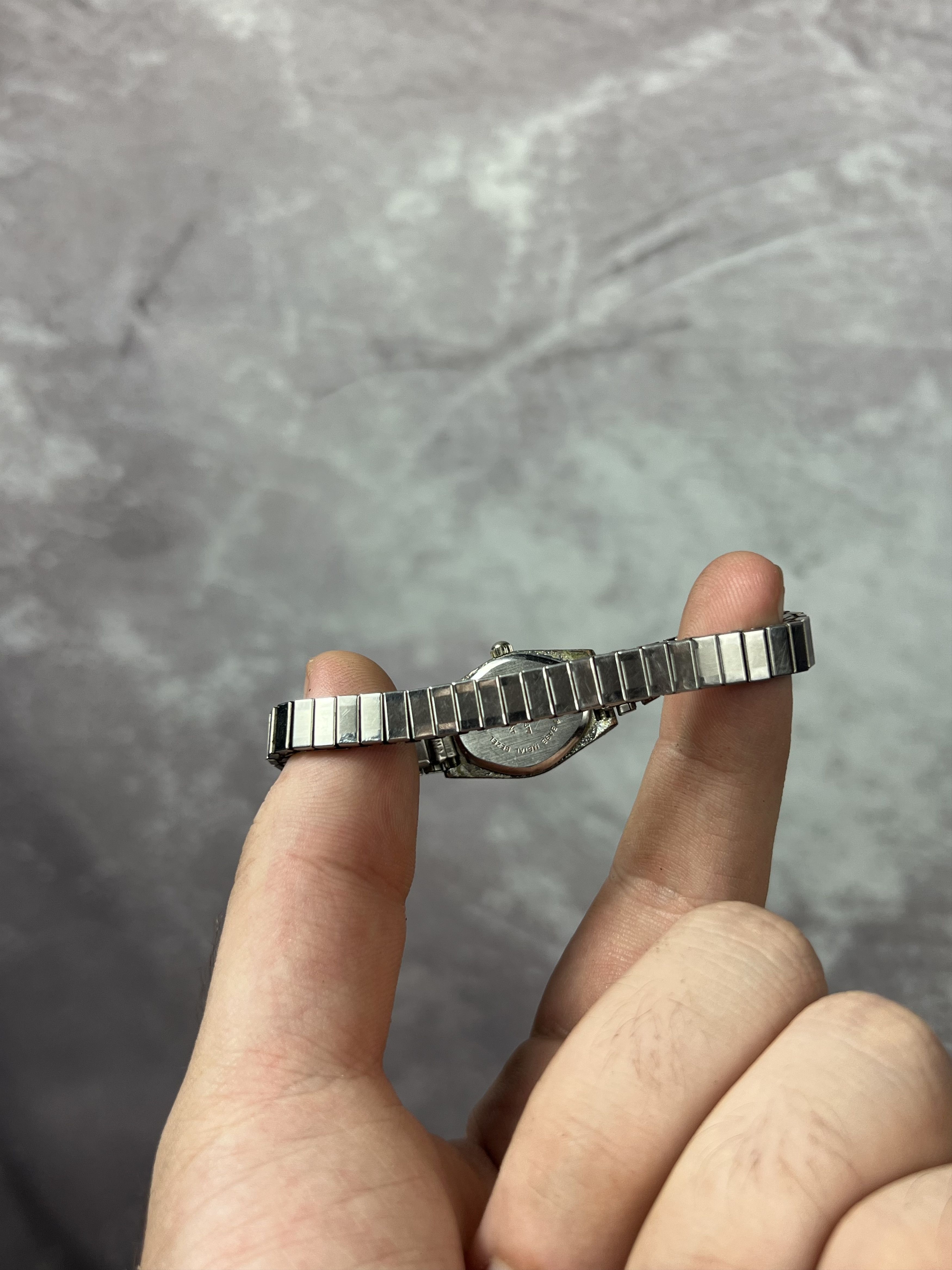 Vintage Futuristic Minimalistic Quartz Japanese Style Bracelet Watch Size ONE SIZE - 9 Thumbnail