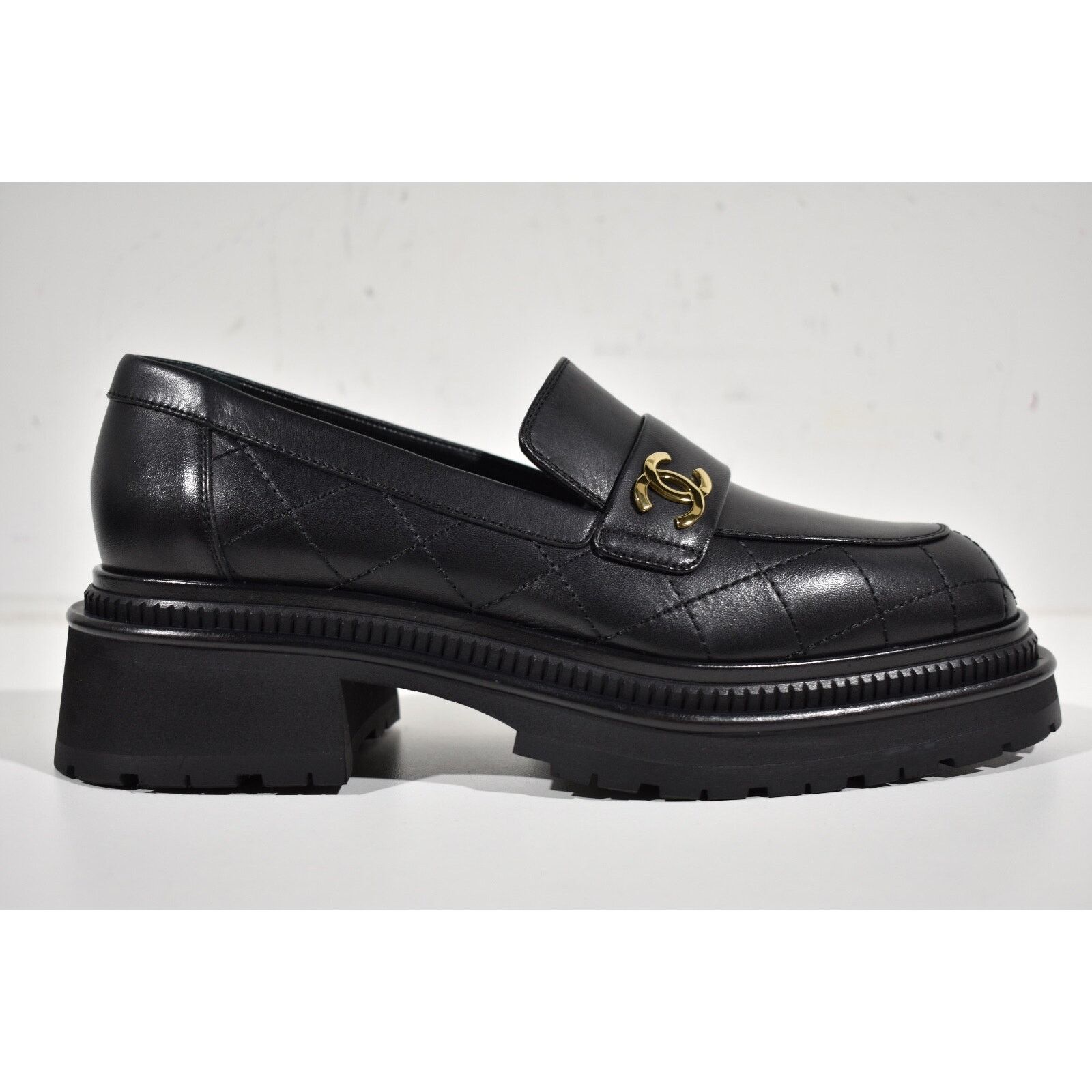 Chanel Chanel Quilted CC Gold Logo Flat Platform Loafer 38.5 Size US 8.5 / IT 38.5 - 2 Thumbnail