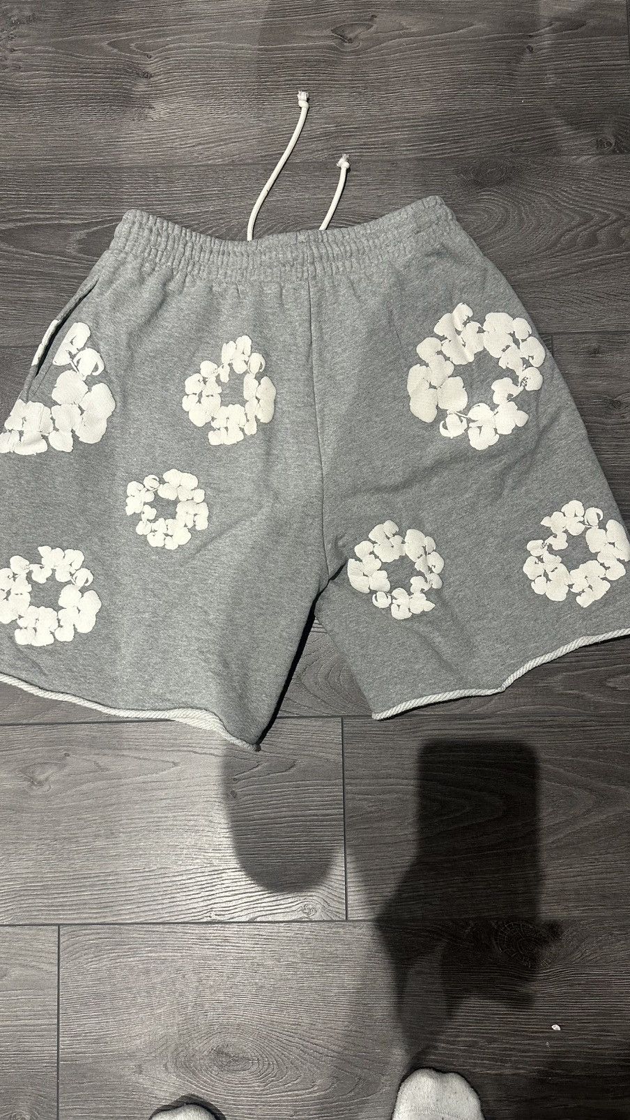 DENIM TEARS Denim Tears the Cotton Wreath Shorts Grey Size US 30 / EU 46 - 2 Thumbnail
