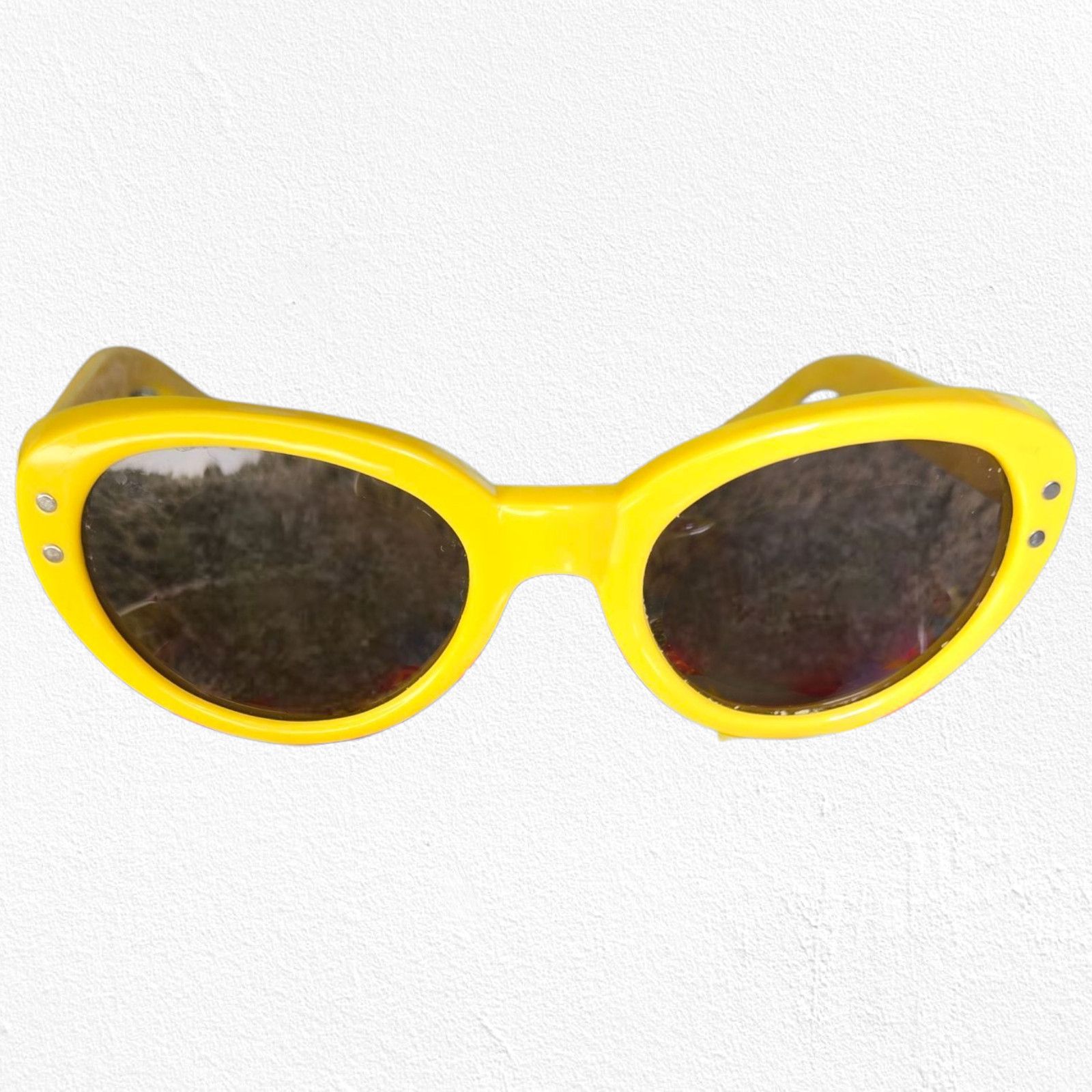 Vintage 1950s Yellow Mod Cat Eye Sunglasses Bold Oval Frame Size ONE SIZE - 3 Thumbnail