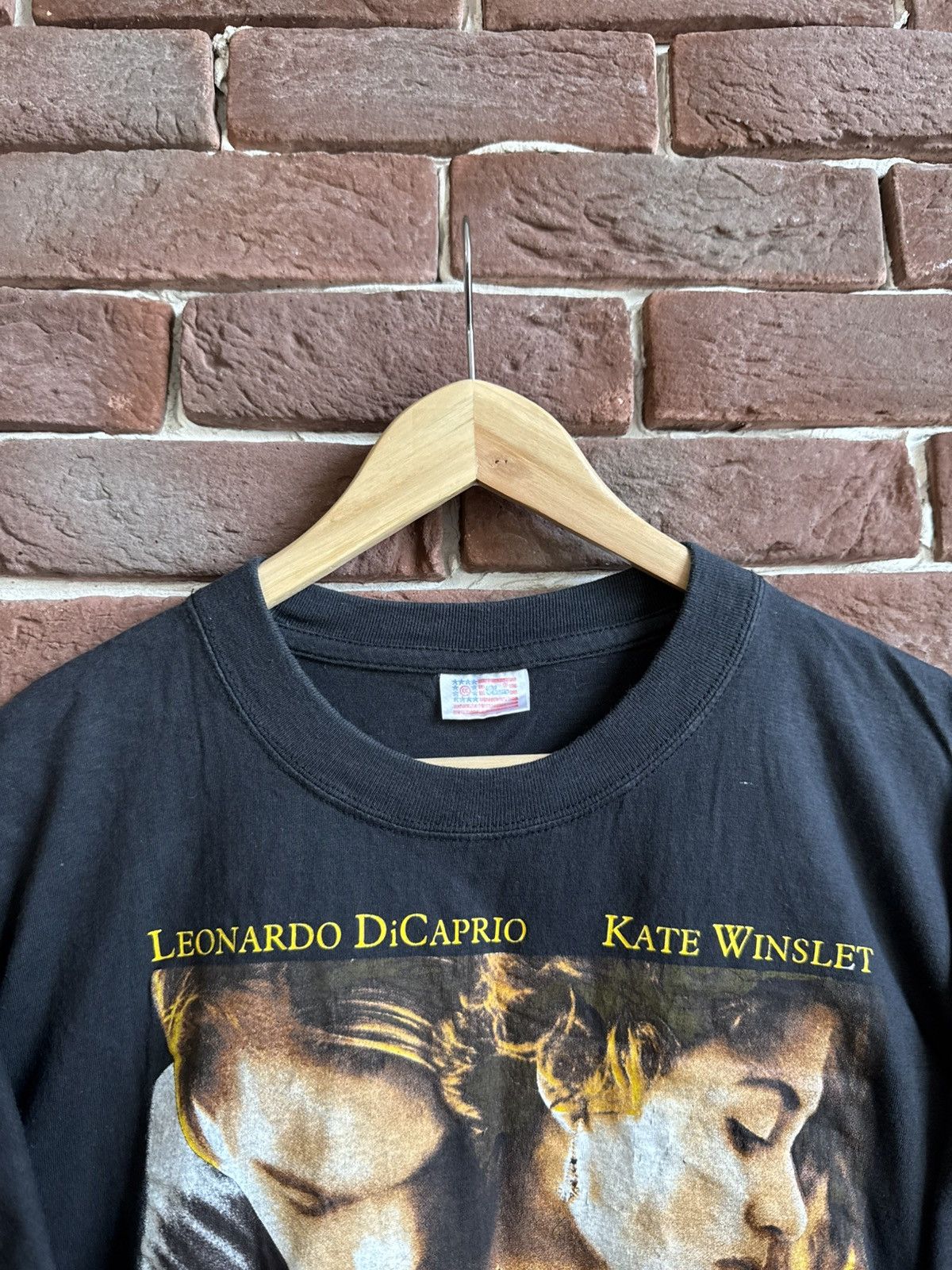 Vintage Rare Leonardo DiCaprio 90s Titanic Vintage Movie Rap Tshirt Size US L / EU 52-54 / 3 - 5 Thumbnail