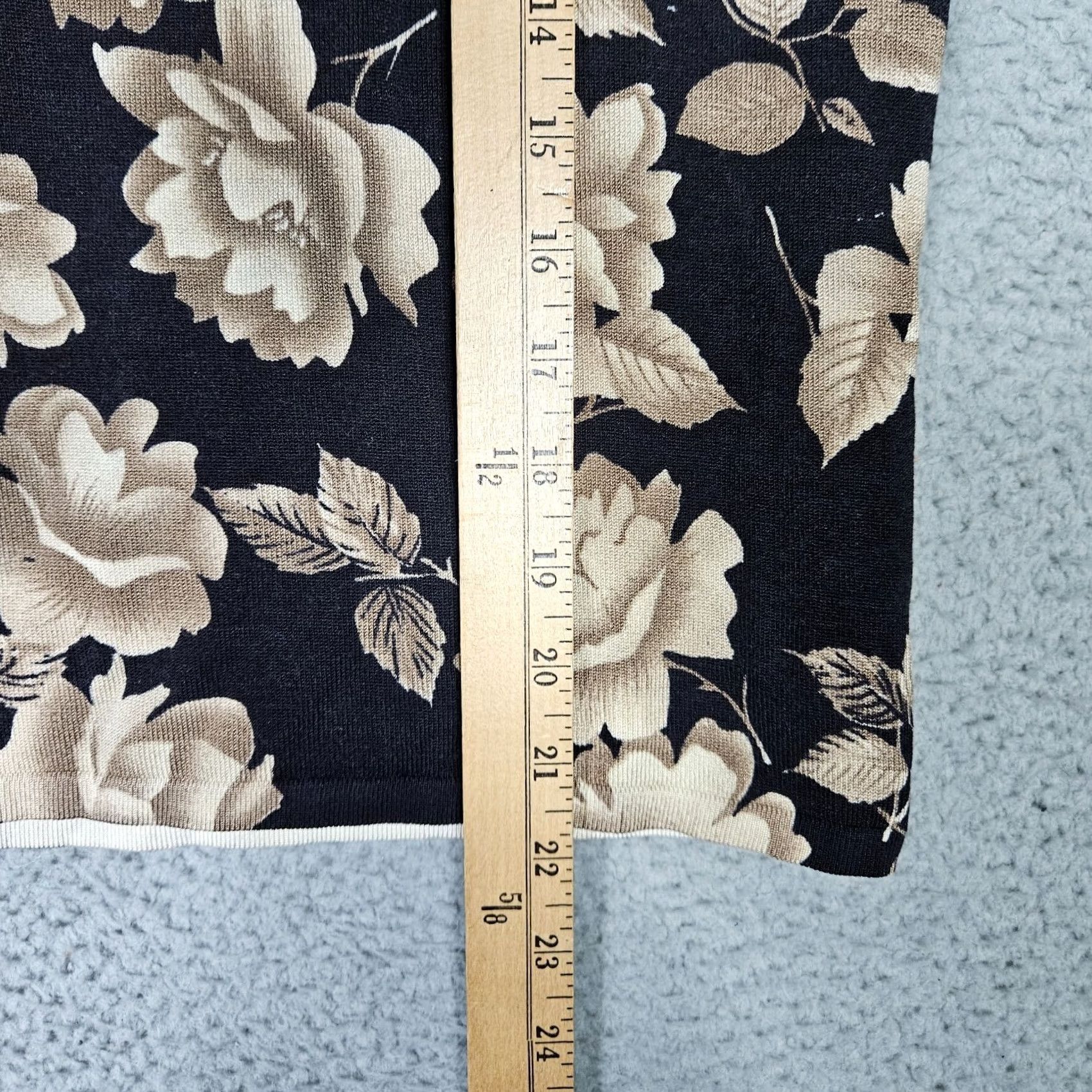 Neiman Marcus VINTAGE Neiman Marcus Exclusive Women’s Floral Print Short Sleeve Sweater Top Sz S Size S / US 4 / IT 40 - 3 Thumbnail