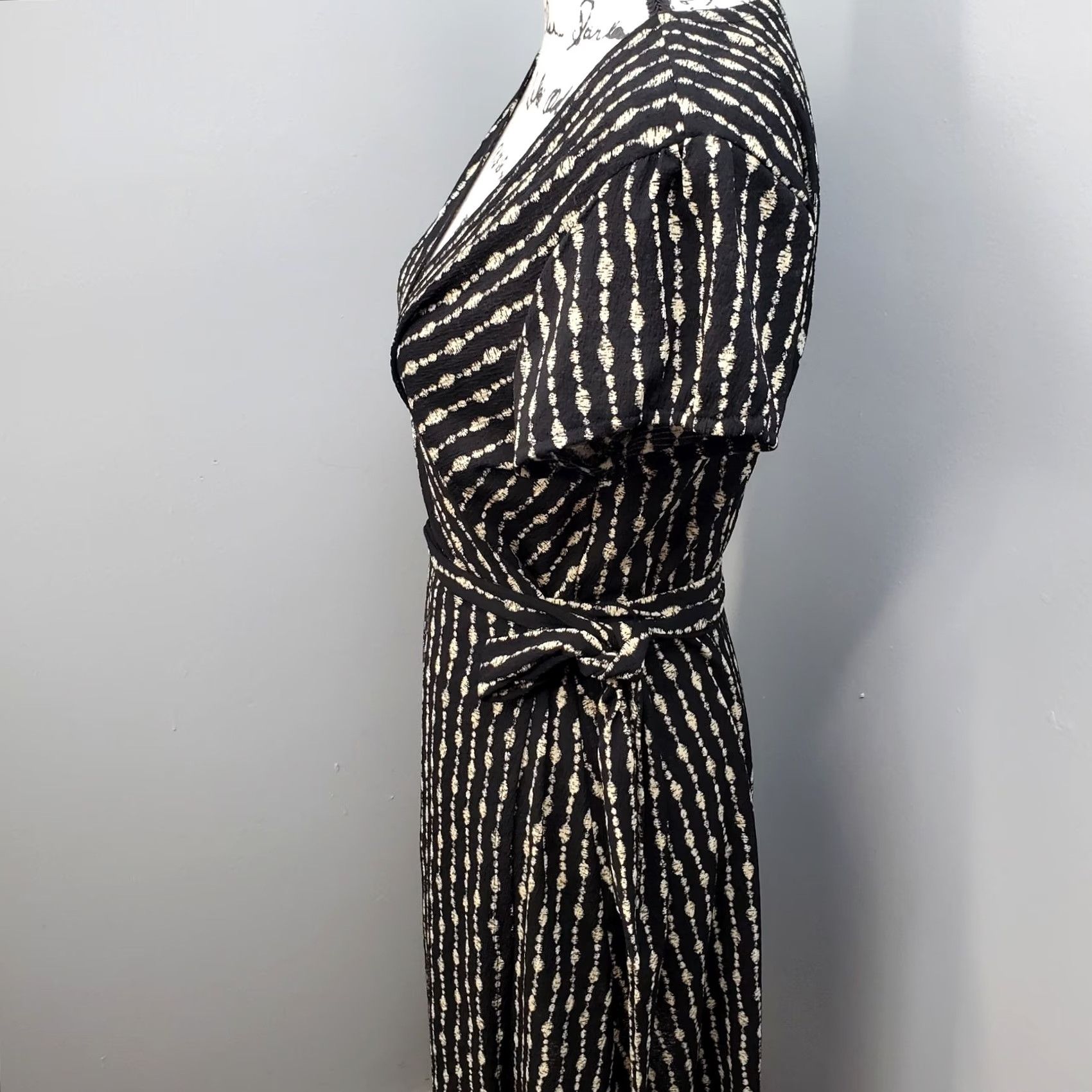 Alfani Alfani Wrap Dress Womens PM Black Tan Striped Short Sleeve Tie Waist Dress Mens? (Note: This line contains an incorrect placeholder.) Size 32" / US 10 / IT 46 - 4 Thumbnail