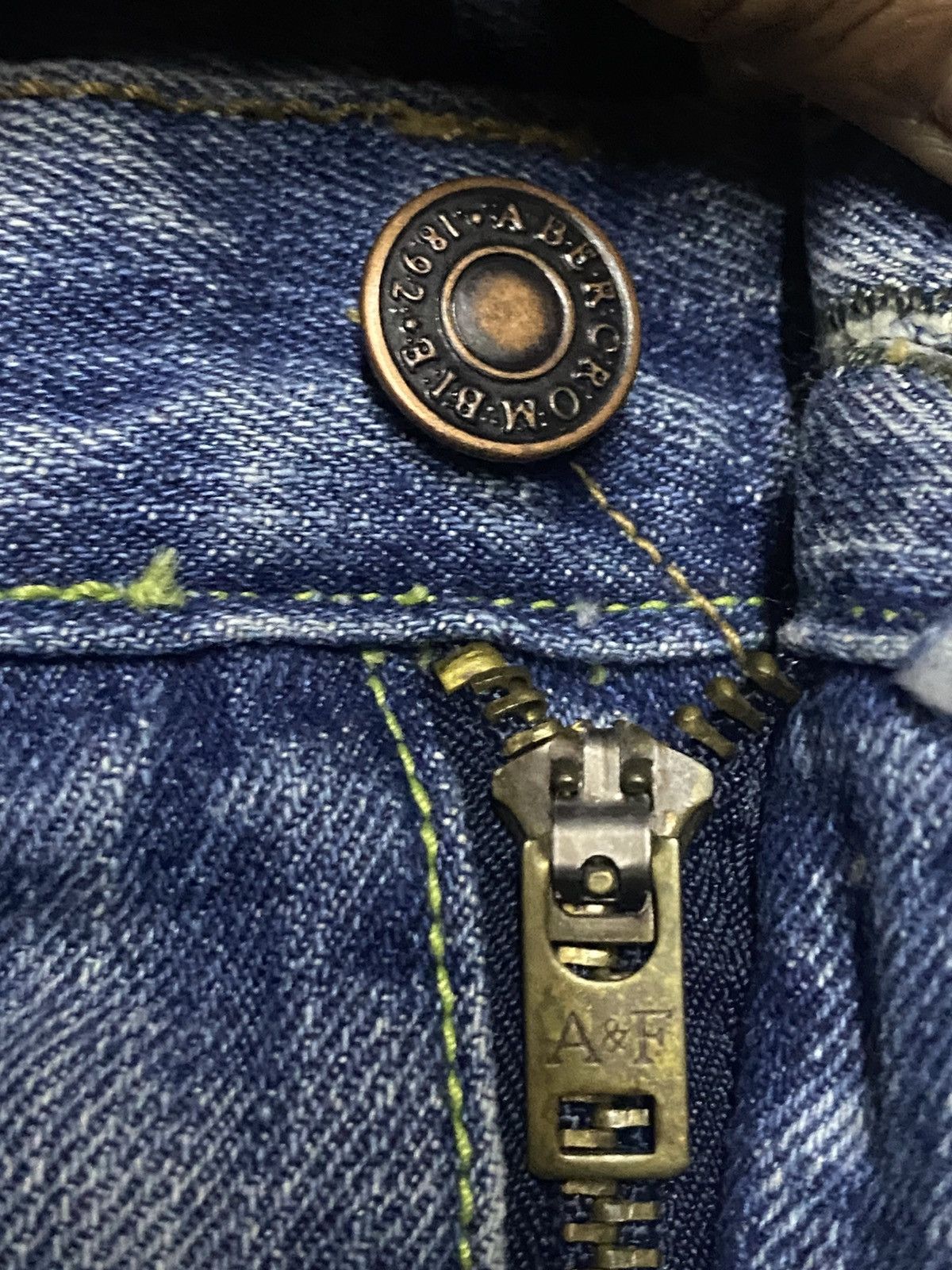 Abercrombie & Fitch Vintage Ambercrombie & Fitch Blue Wash Distressed Loose Jean Size US 31 - 12 Thumbnail