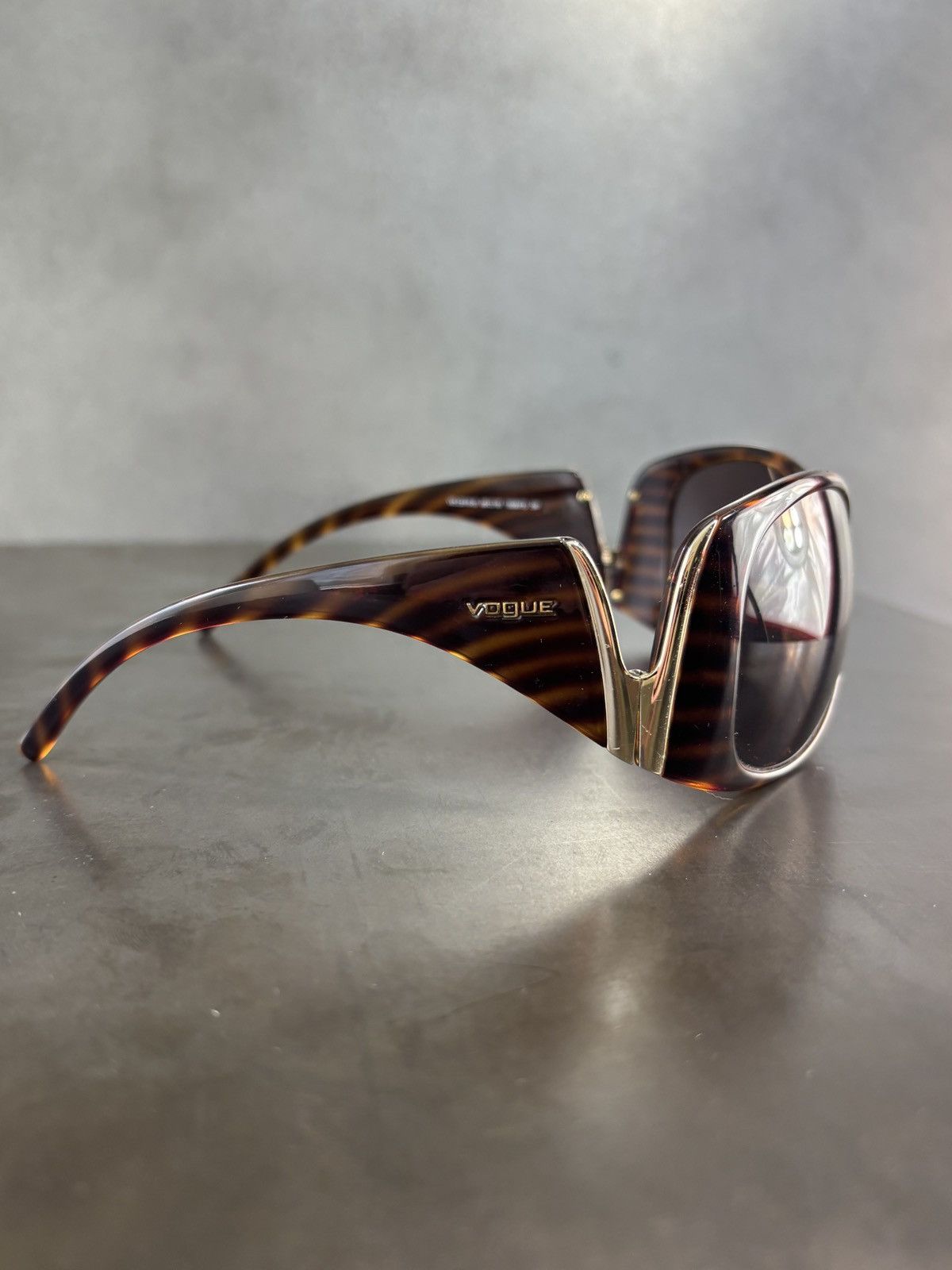 Vintage × Vogue 2000s Vintage Vogue Sunglasses Drop Arm VO 2519-S Y2K Glam Size ONE SIZE - 9 Thumbnail