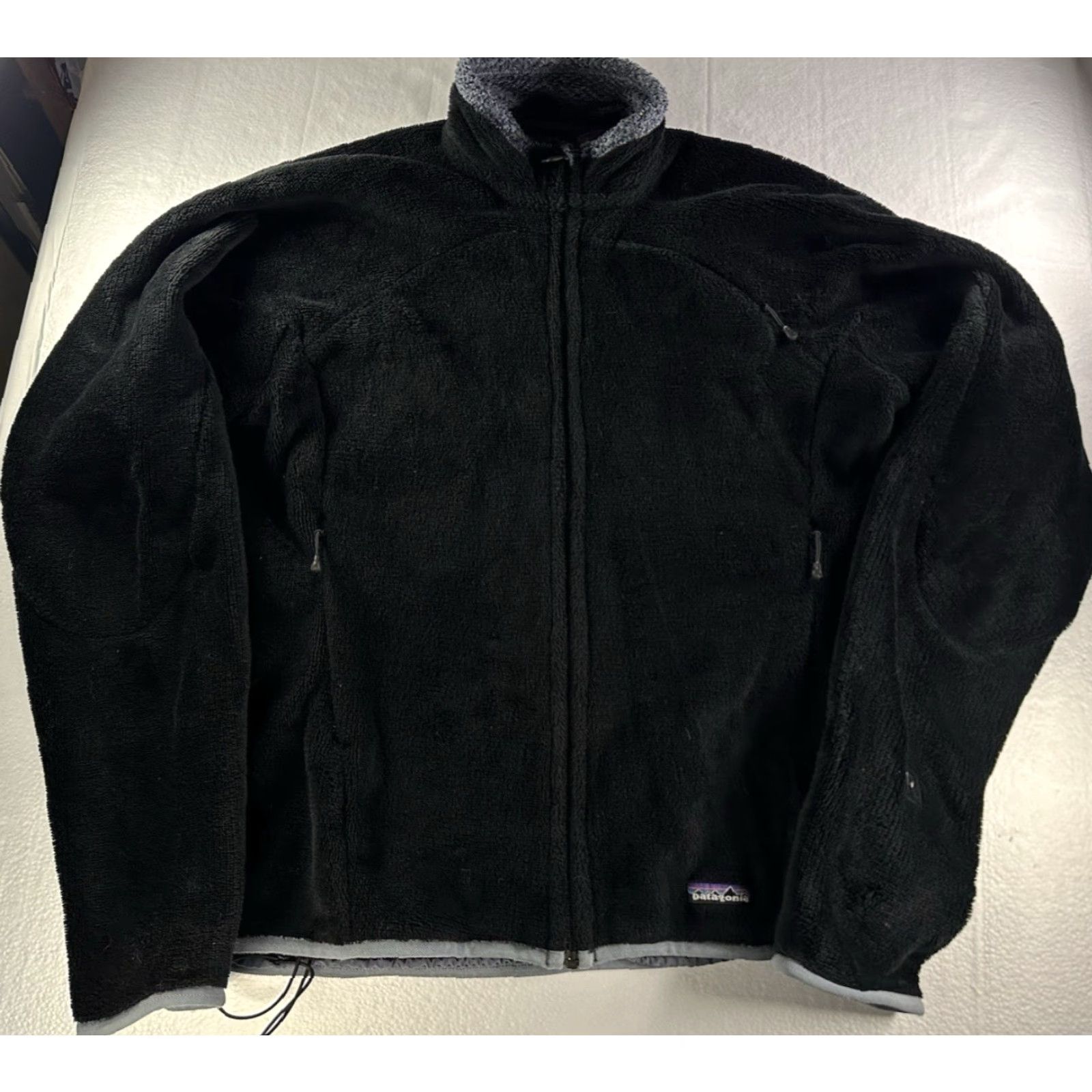 Patagonia Patagonia Jacket Womens XL Black Fleece Full Zip Regulator R2 Vintage? No - Classic Patagonia Logo Pockets Regular Fit Size XL Size XL / US 12-14 / IT 48-50 - 2 Thumbnail