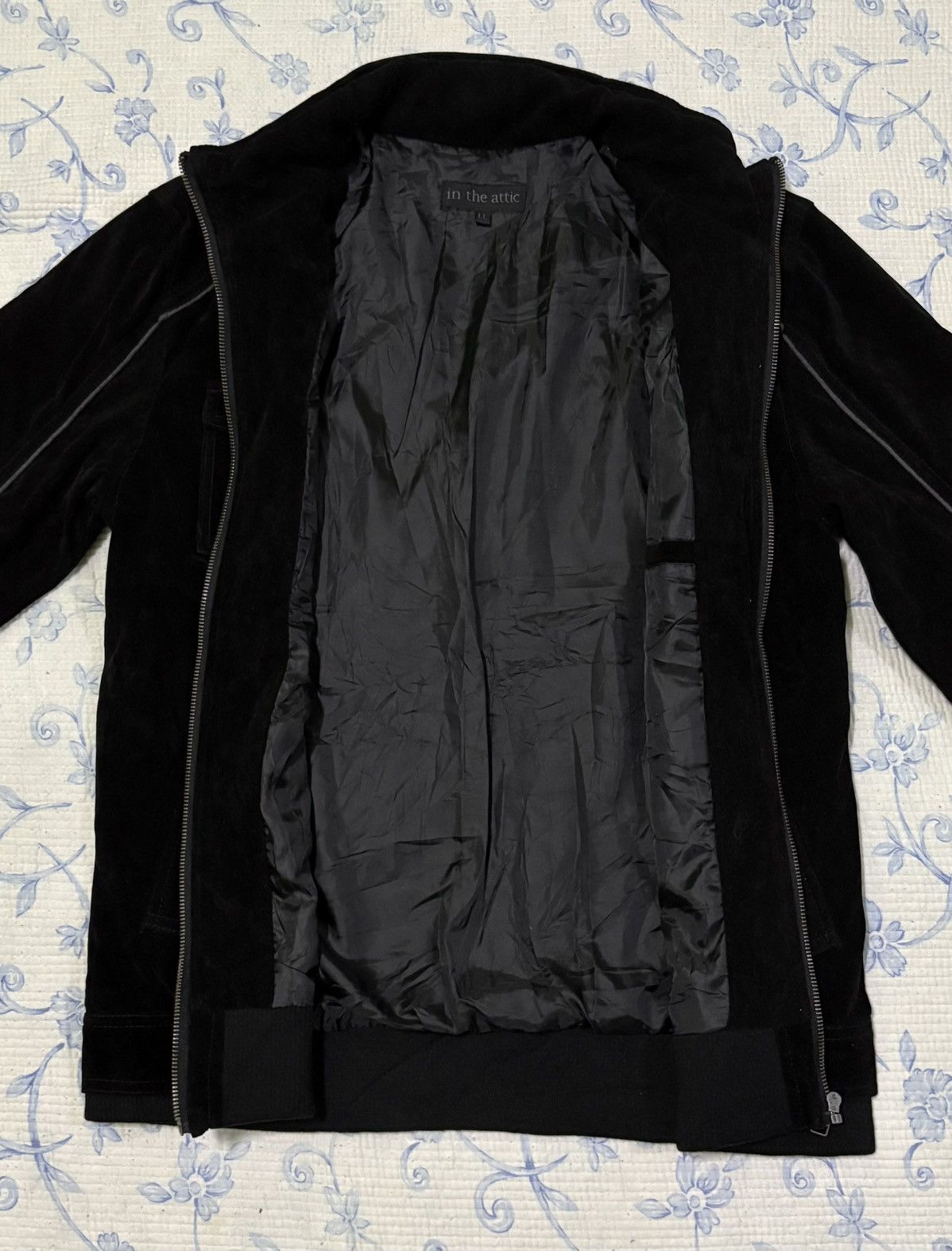In The Attic In the attic Velvet Jacket Design Size US L / EU 52-54 / 3 - 7 Thumbnail