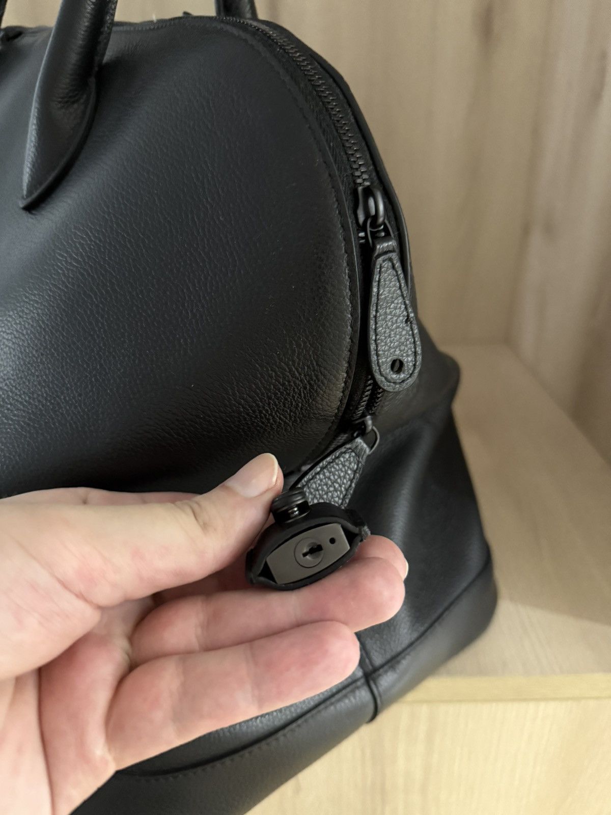 Balenciaga *HUGE* Balenciaga LED projector black bag Size ONE SIZE - 7 Thumbnail
