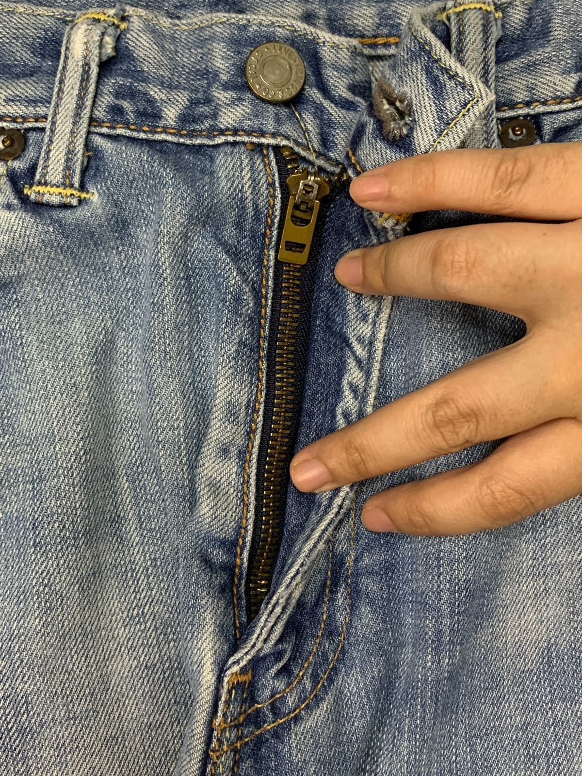 Levi's Vintage Levis 505 Acid Wash Style Distressed Rip Loose Jeans Size US 34 / EU 50 - 3 Thumbnail