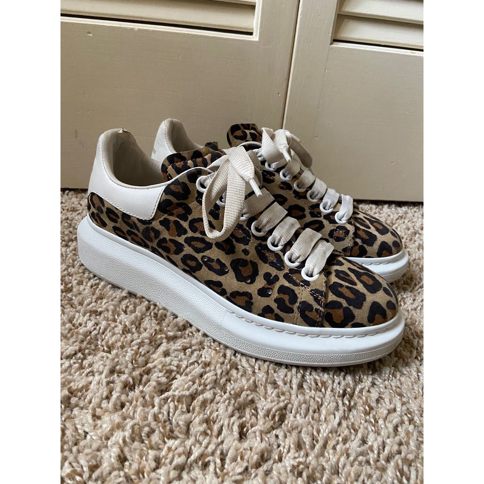 Alexander McQueen Alexander McQueen Oversized White Leather Shoes Leopard 37D Size US 7 / IT 37 - 1 Thumbnail