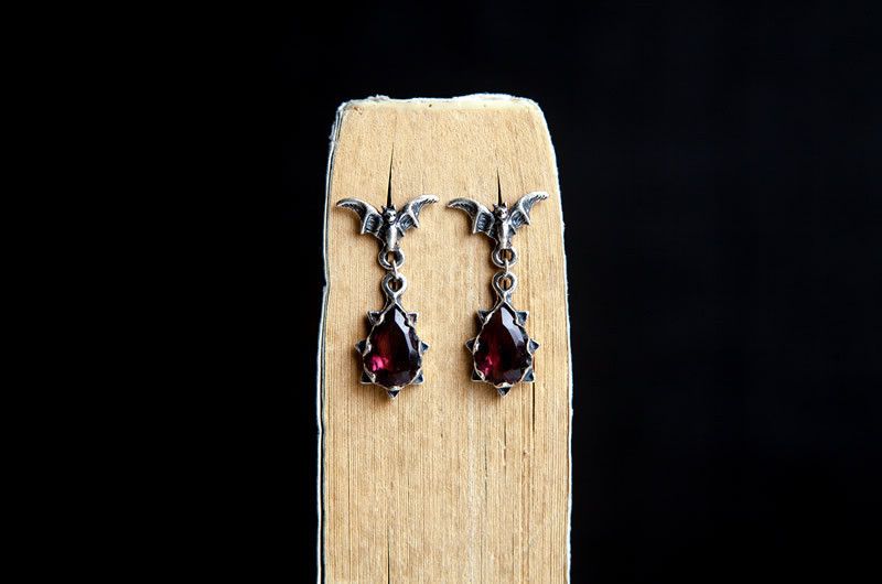 Jewelry 925 Silver Bat Red Stone Retro Earrings One Pairs Chrome Size ONE SIZE - 2 Thumbnail
