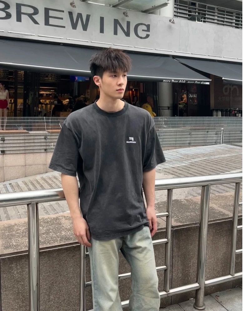 Balenciaga Balenciaga Sporty B Embroidery Washed Black Worn Short Slee Size US S / EU 44-46 / 1 - 7 Thumbnail