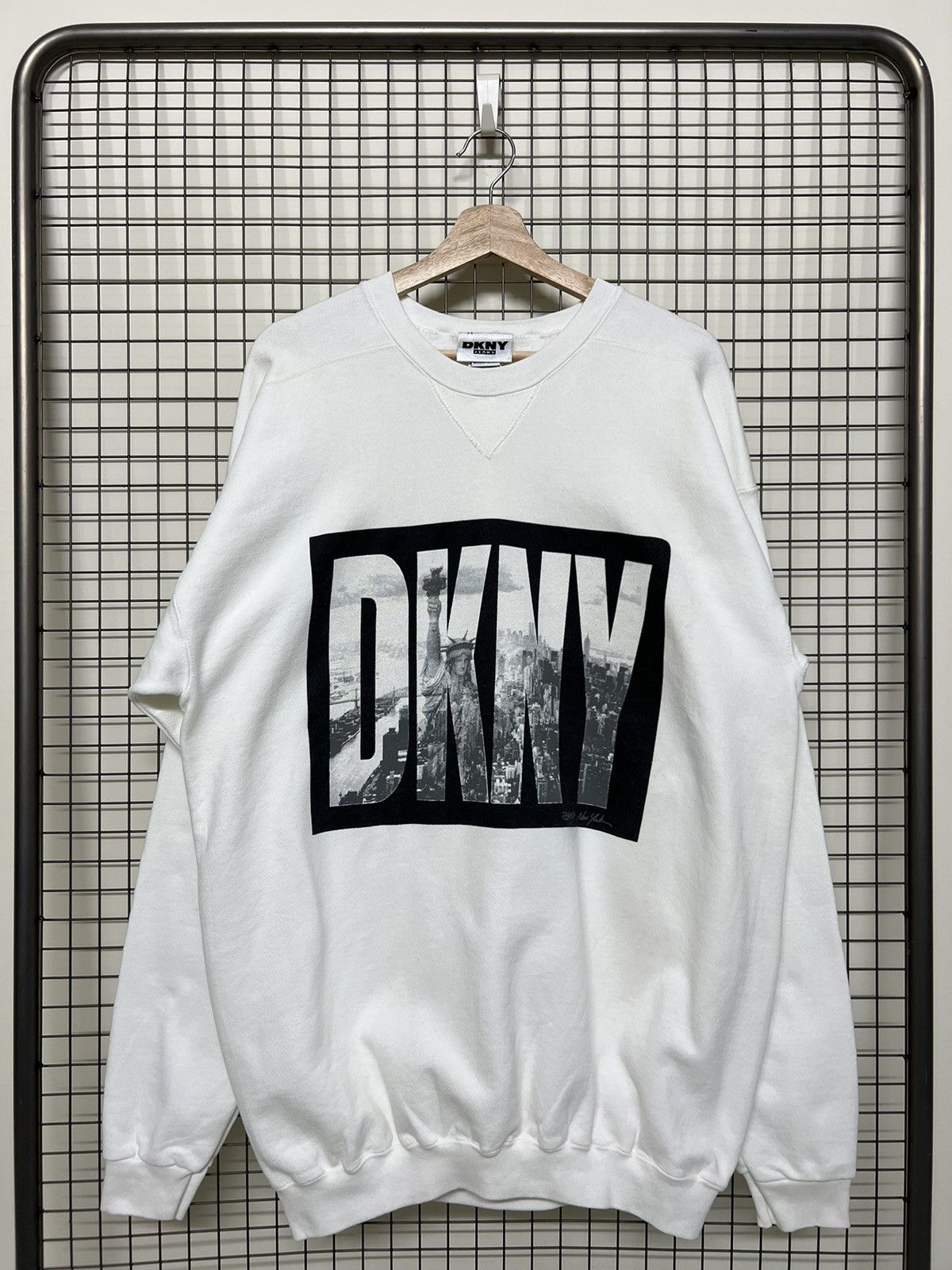 DKNY × Vintage Vintage DKNY Jeans Sweatshirt Jumper Size US L / EU 52-54 / 3 - 3 Thumbnail