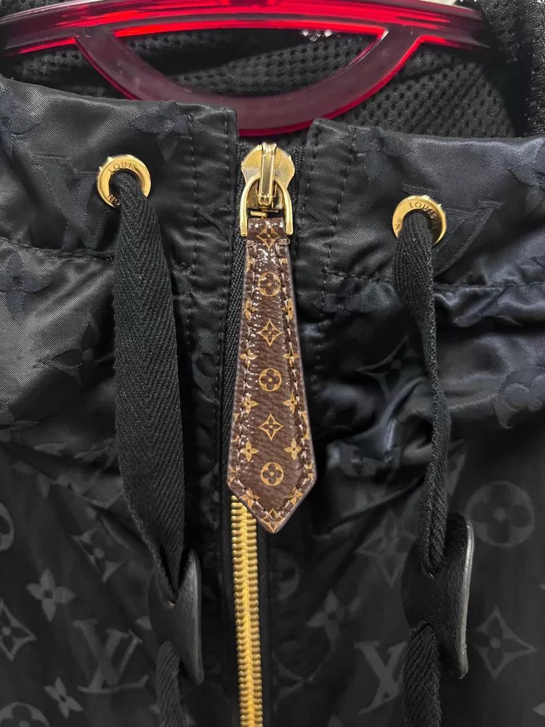 Louis Vuitton Louis Vuitton Black full print hooded assault coat Size XS / US 0-2 / IT 36-38 - 5 Thumbnail