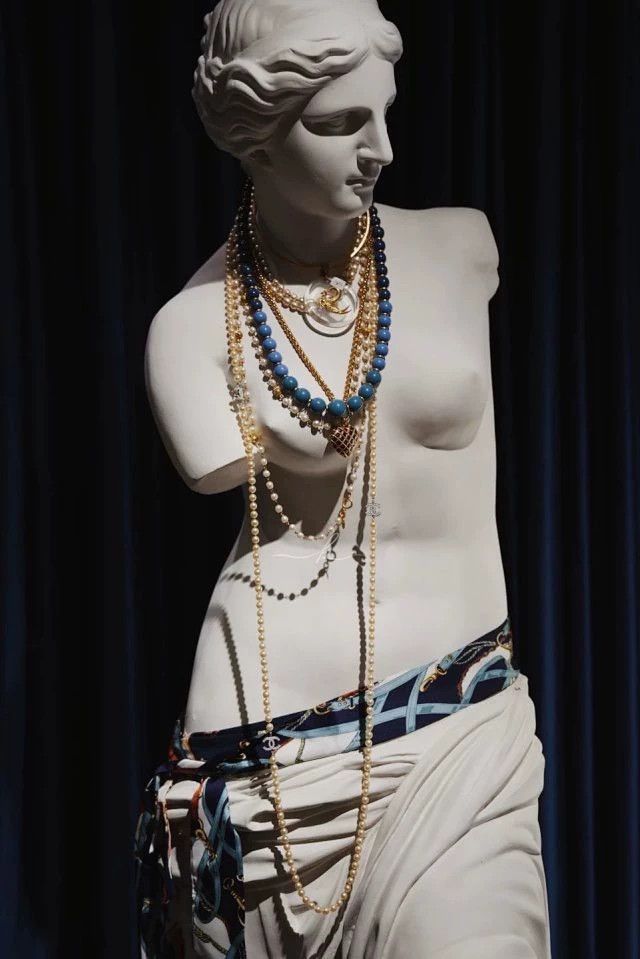 Yves Saint Laurent YSL Vintage 6-Layer Blue Gradient Resin Bead Opera Necklace Size ONE SIZE - 9 Thumbnail