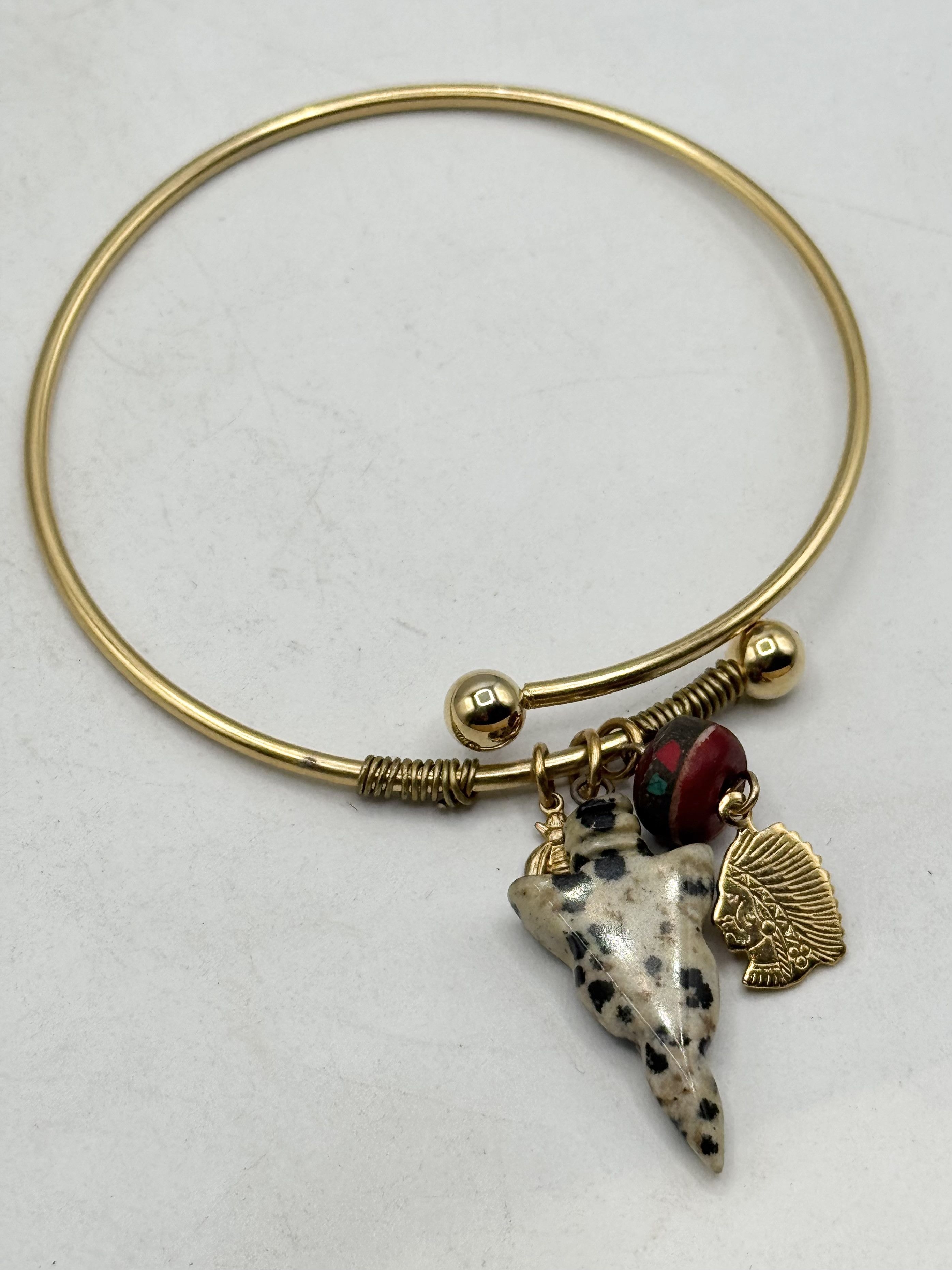 Vintage Vintage arrowhead red stone bead Indian chief charm bracelet Size ONE SIZE - 3 Thumbnail