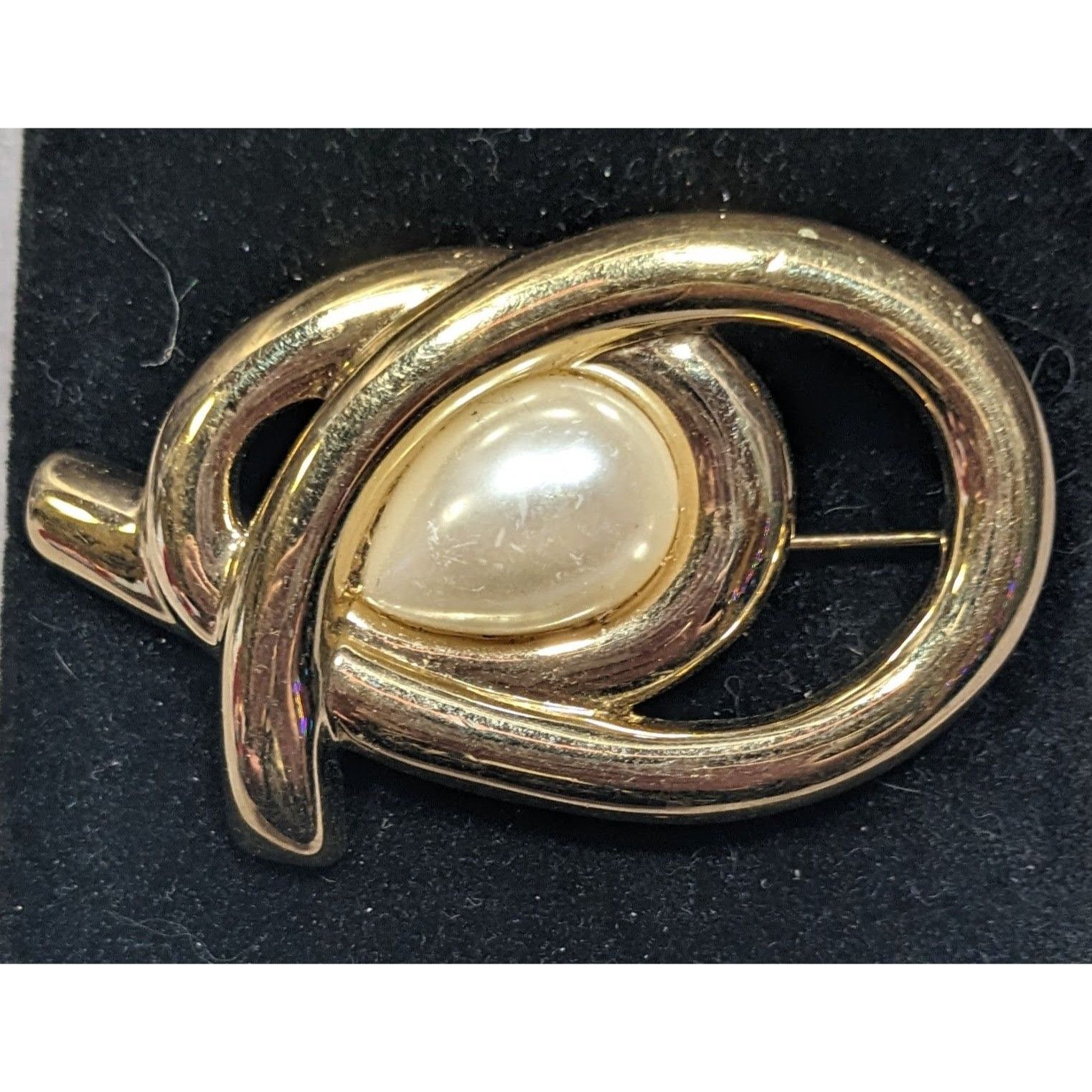 Other Vintage Abstract Gold Tone Brooch With Faux Pearl Accent Size ONE SIZE - 3 Thumbnail