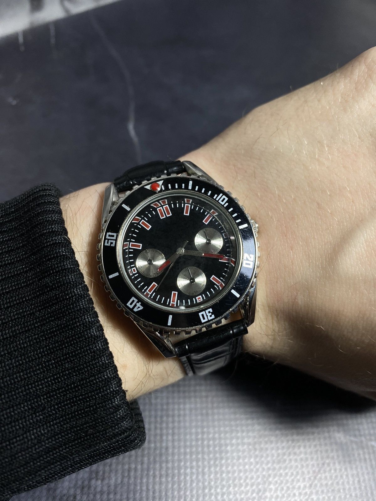 Vintage Avon Black Diver Quartz Watch Sporty Vintage Style ⌚ Size ONE SIZE - 3 Thumbnail