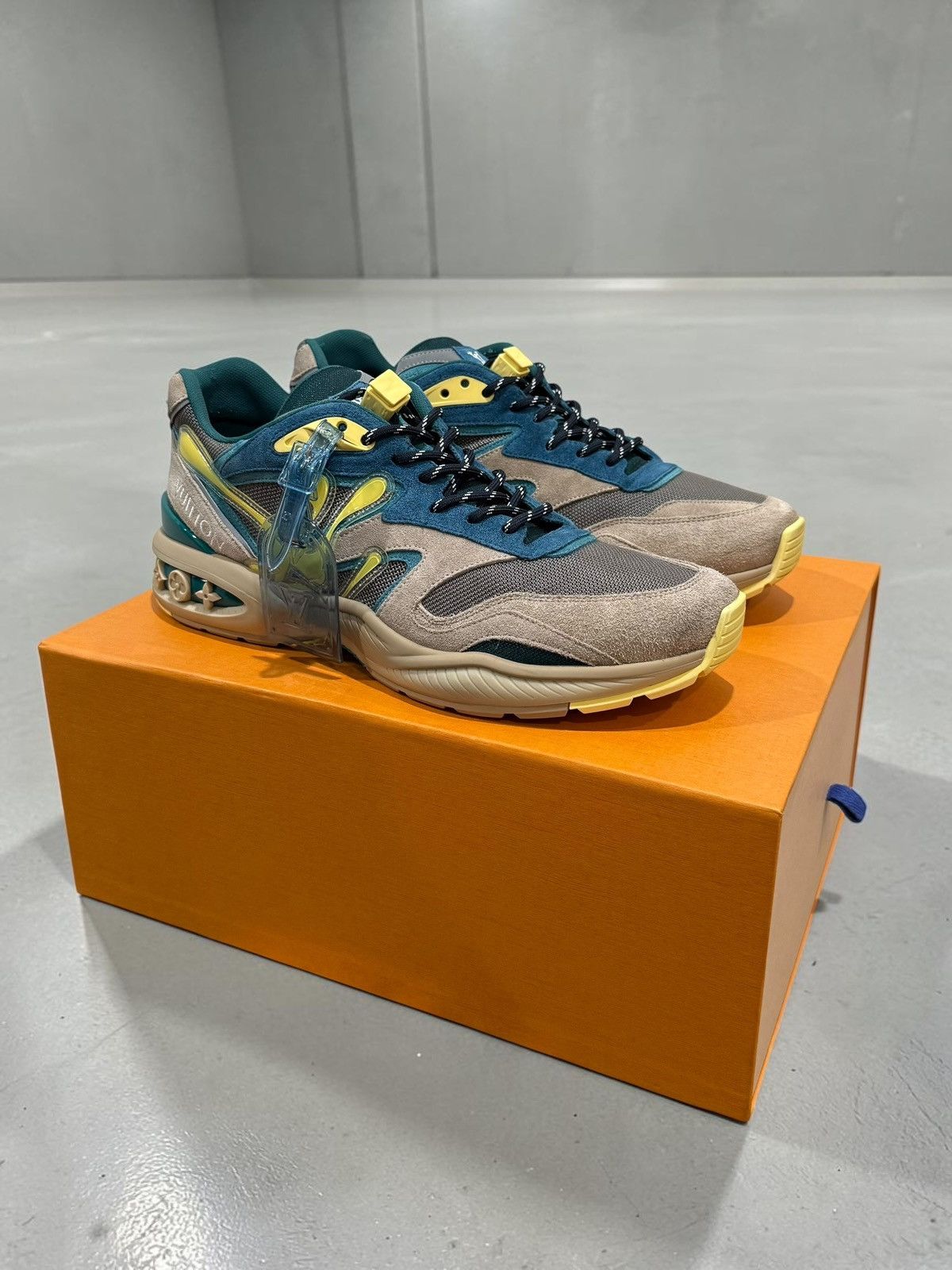 Louis Vuitton LV Louis Vuitton Trail Sneaker blue beige yellow size 9 Size US 9 / EU 42 - 1 Thumbnail