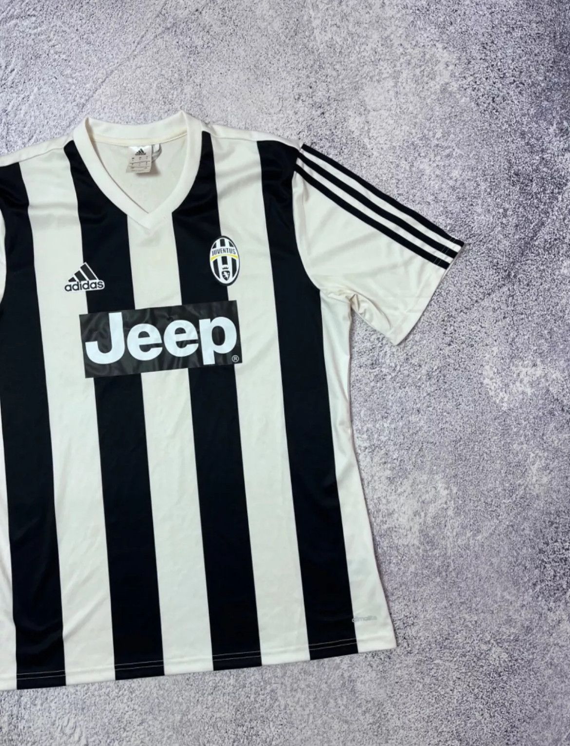 Adidas MENS soccer jersey adidas FC JUVENTUS JEEP SIZE L Size US L / EU 52-54 / 3 - 4 Thumbnail