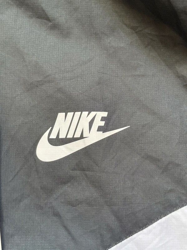 Nike Nike 2018 Windbreaker Jacket Hoodie Zip Lightweight Sz M Size US M / EU 48-50 / 2 - 3 Thumbnail