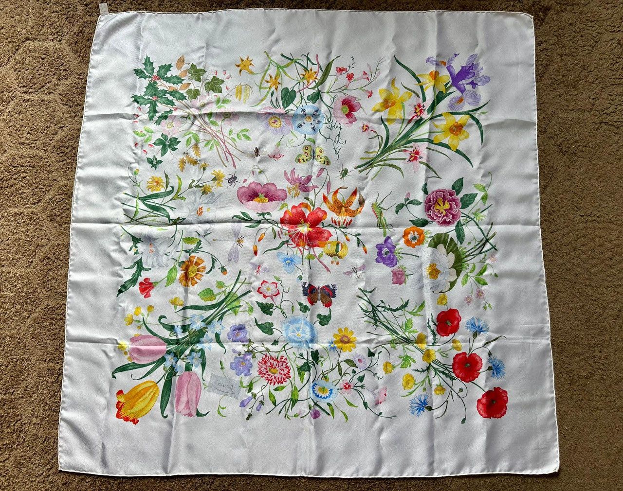 Gucci Authentic Gucci FloraPrinted Silk Twill Carré Scarf Size ONE SIZE - 1 Thumbnail