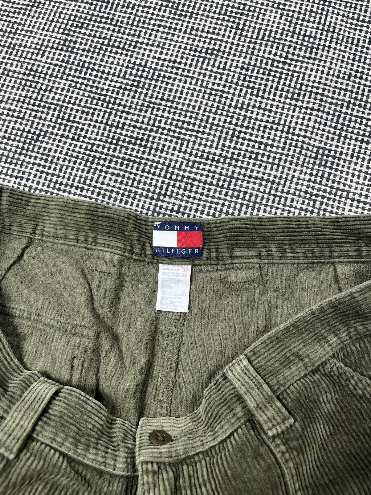 Tommy Hilfiger × Vintage baggy Tommy Hilfiger vintage 90s bottle green corduroy pants Size US 38 / EU 54 - 4 Thumbnail