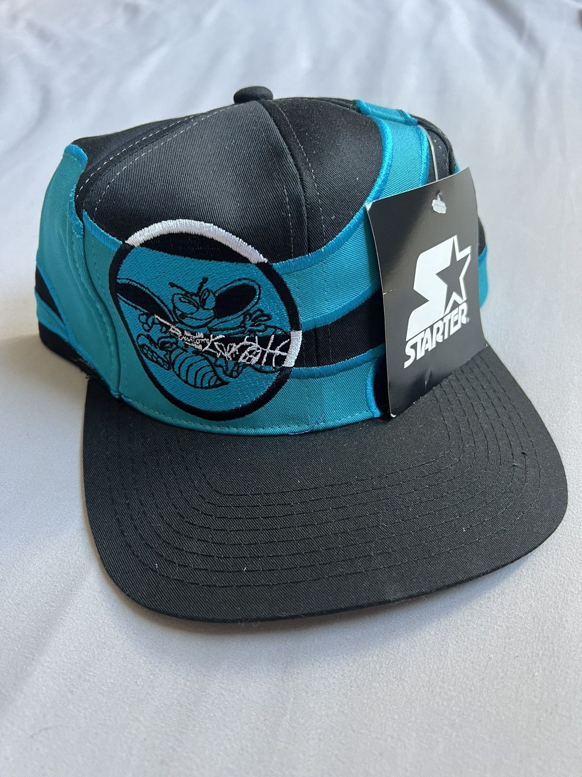 image of Charlotte Hornets Nba Vintage Deadstock Starter Hat in Black/Blue, Men's