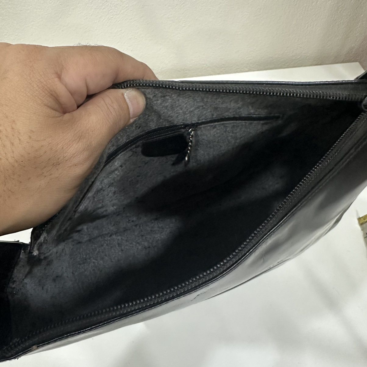 Gucci ‼️LASTDROP‼️VINTAGE GUCCI SOHO ENAMEL PATENT LEATHER HOBO BAG Size ONE SIZE - 10 Thumbnail