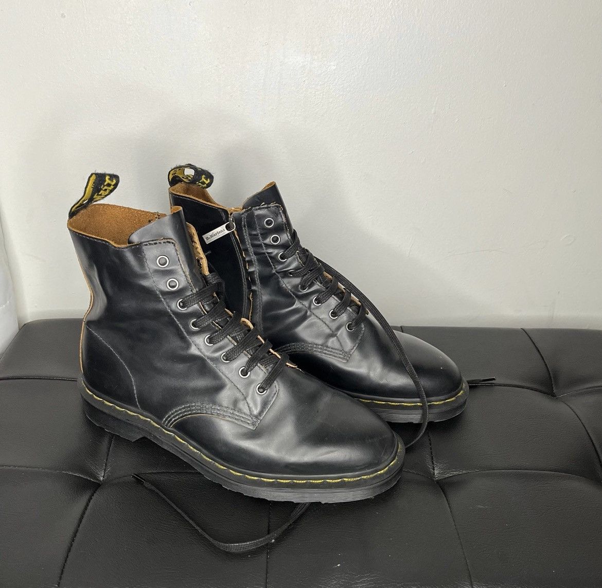 1460 laceless dr shop martens