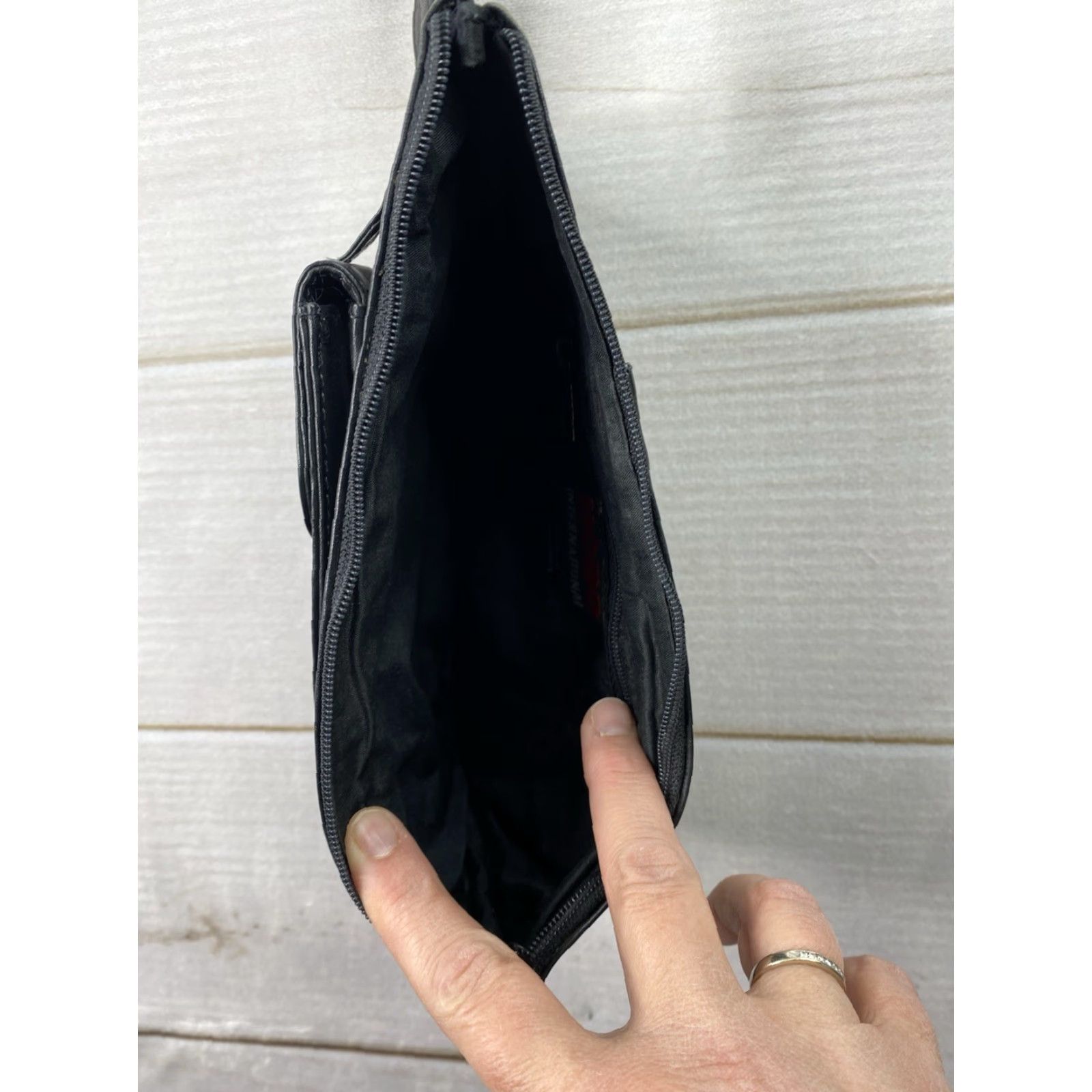 Vintage VINTAGE Hobo International Bag Womens Crossbody Leather Zip Black Small 10in 6in 1in Pebbled Size ONE SIZE - 6 Thumbnail