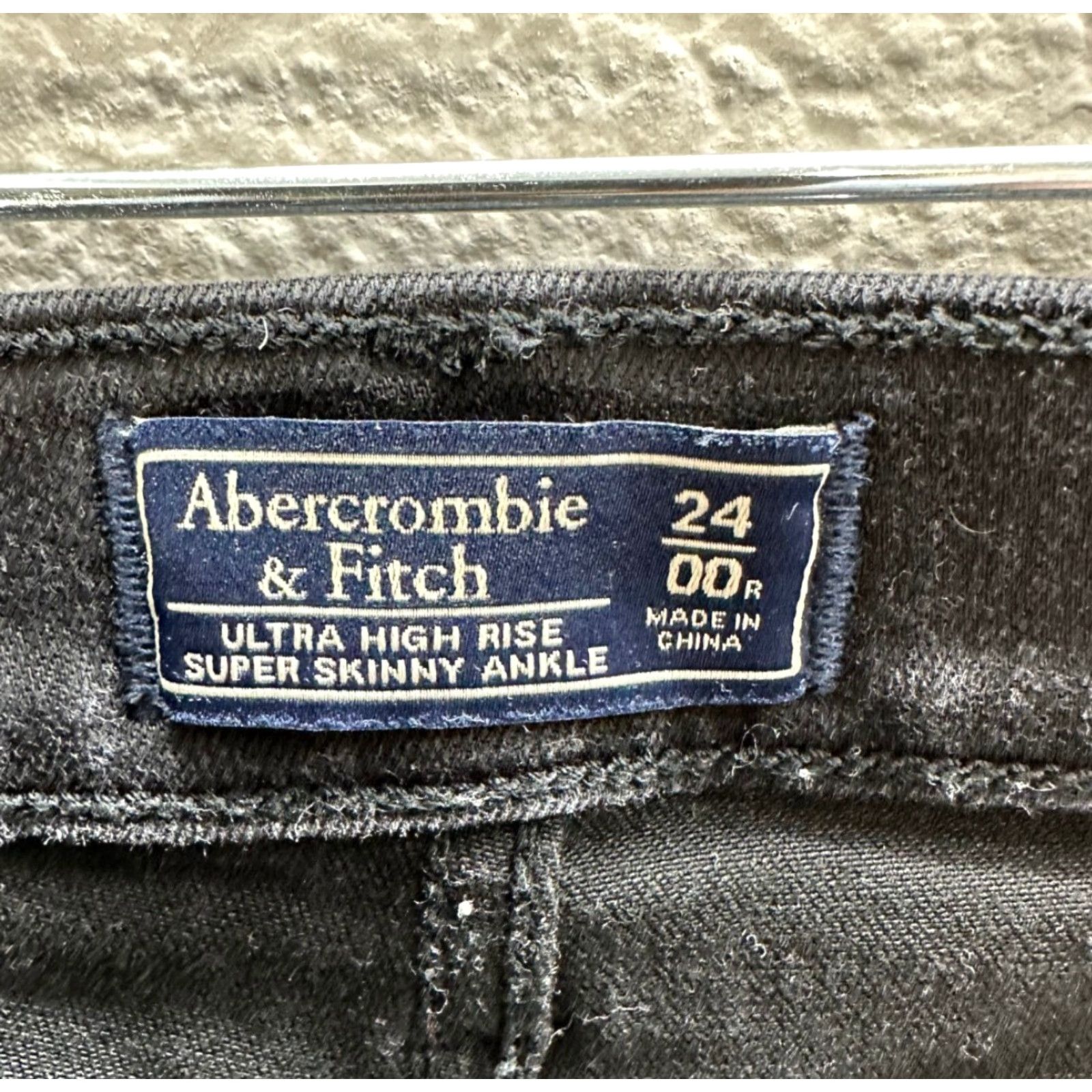 Abercrombie & Fitch Womens Jeans Abercrombie & Fitch Black Skinny Ankle High Rise Distressed 24 Womens Size 42" / US 20 - 3 Thumbnail