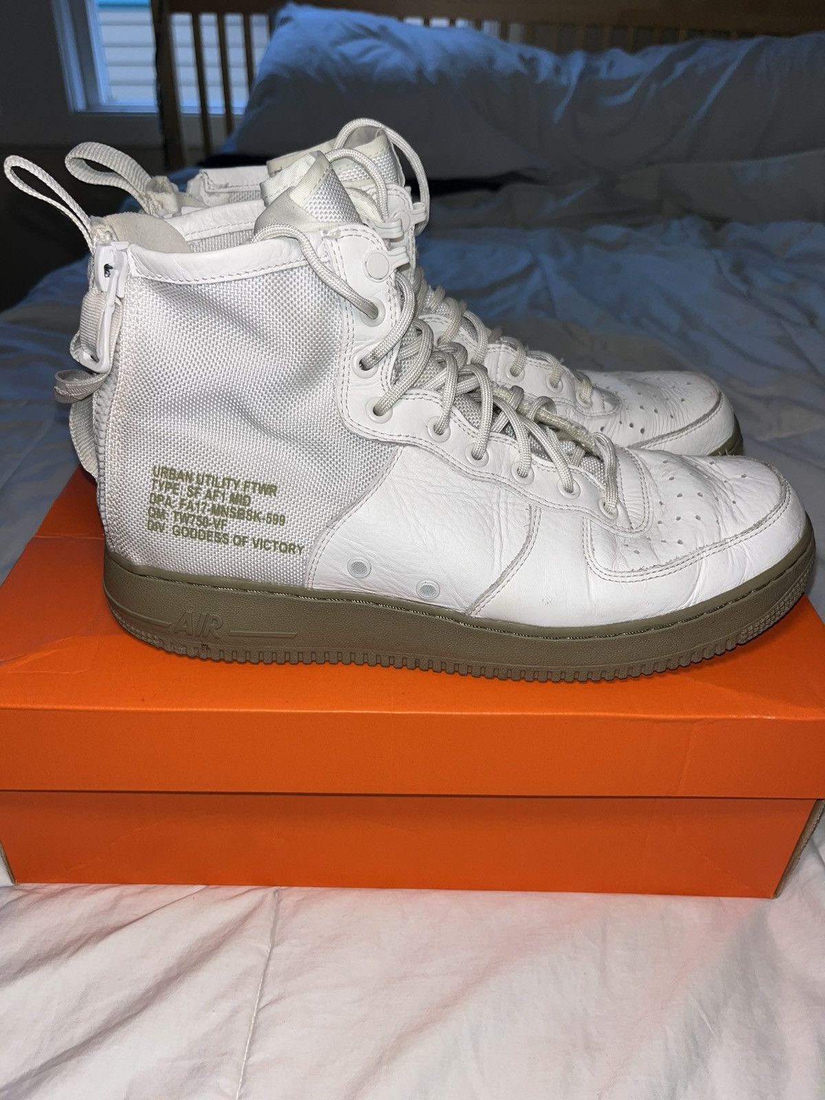 Nike Nike SF Air Force 1 Mid Size US 11 / EU 44 - 4 Thumbnail